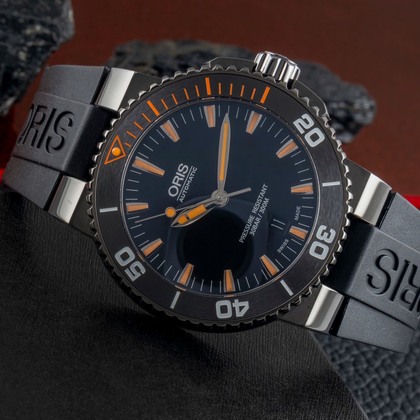 Oris Aquis Date 01 733 7653 4259-07 4 26 34GEB (Unknown (random serial)) - Black dial 43 mm Steel case (2/8)