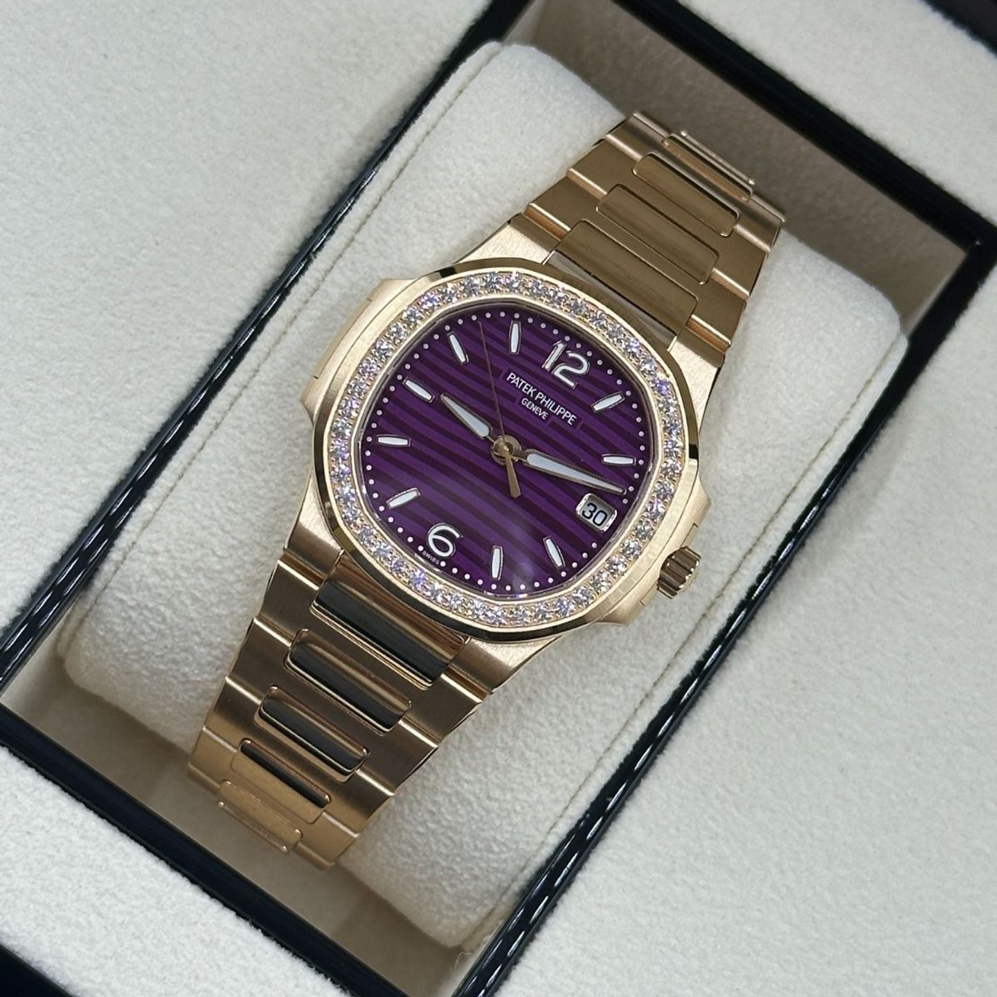 Patek Philippe Nautilus 7010/1R-013 (2023) - Purple dial 32 mm Rose Gold case (8/8)