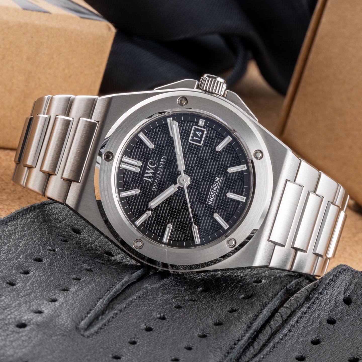 IWC Ingenieur Automatic IW328901 (Unknown (random serial)) - Black dial 40 mm Steel case (2/8)