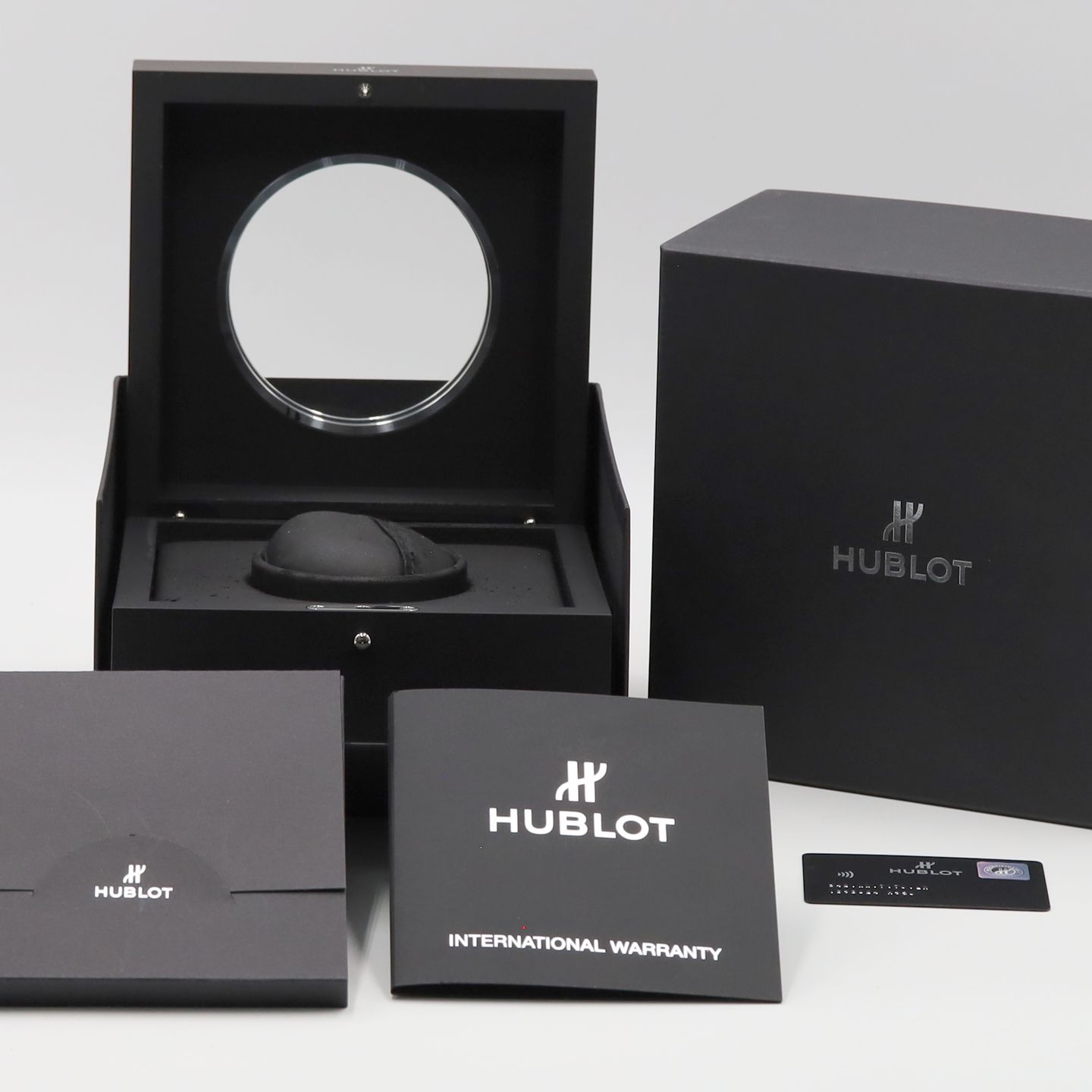 Hublot Classic Fusion Blue 542.NX.7170.LR (Unknown (random serial)) - Blue dial 42 mm Titanium case (8/8)