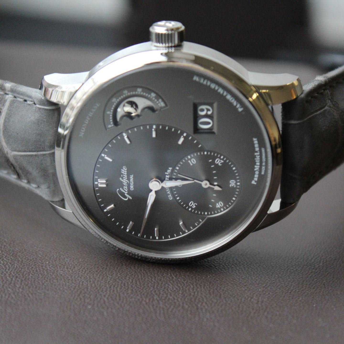 Glashütte Original PanoMaticLunar 1-90-02-43-32-62 (2024) - Grey dial 40 mm Steel case (2/2)