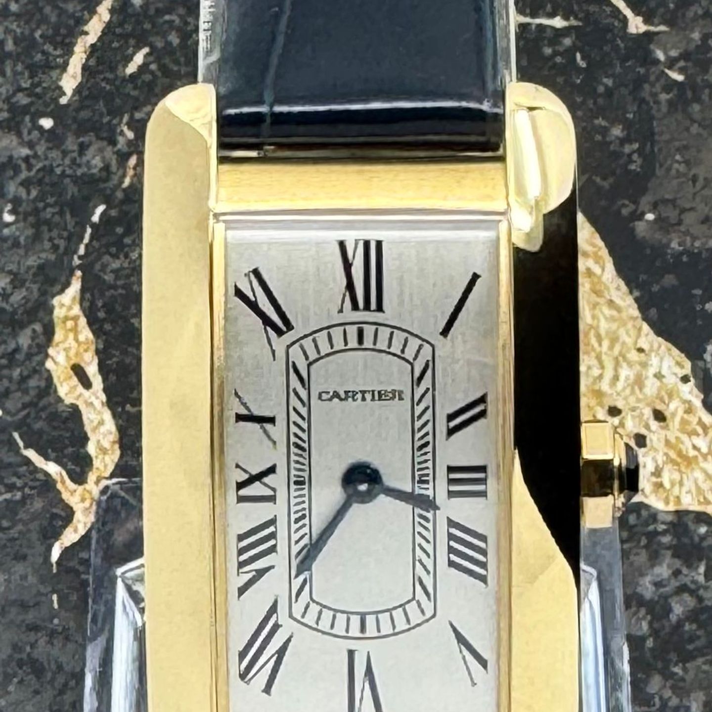 Cartier Tank Américaine WGTA0299 (2025) - Silver dial 35 mm Yellow Gold case (2/8)
