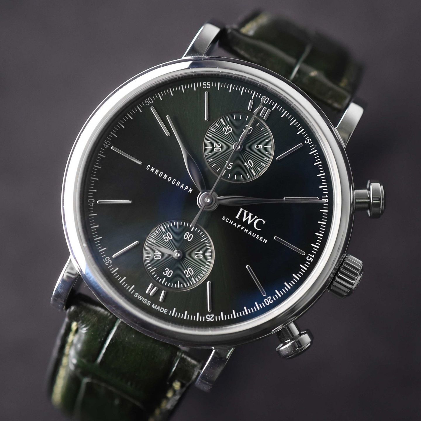 IWC Portofino Chronograph IW391405 (2021) - Green dial 39 mm Steel case (2/3)