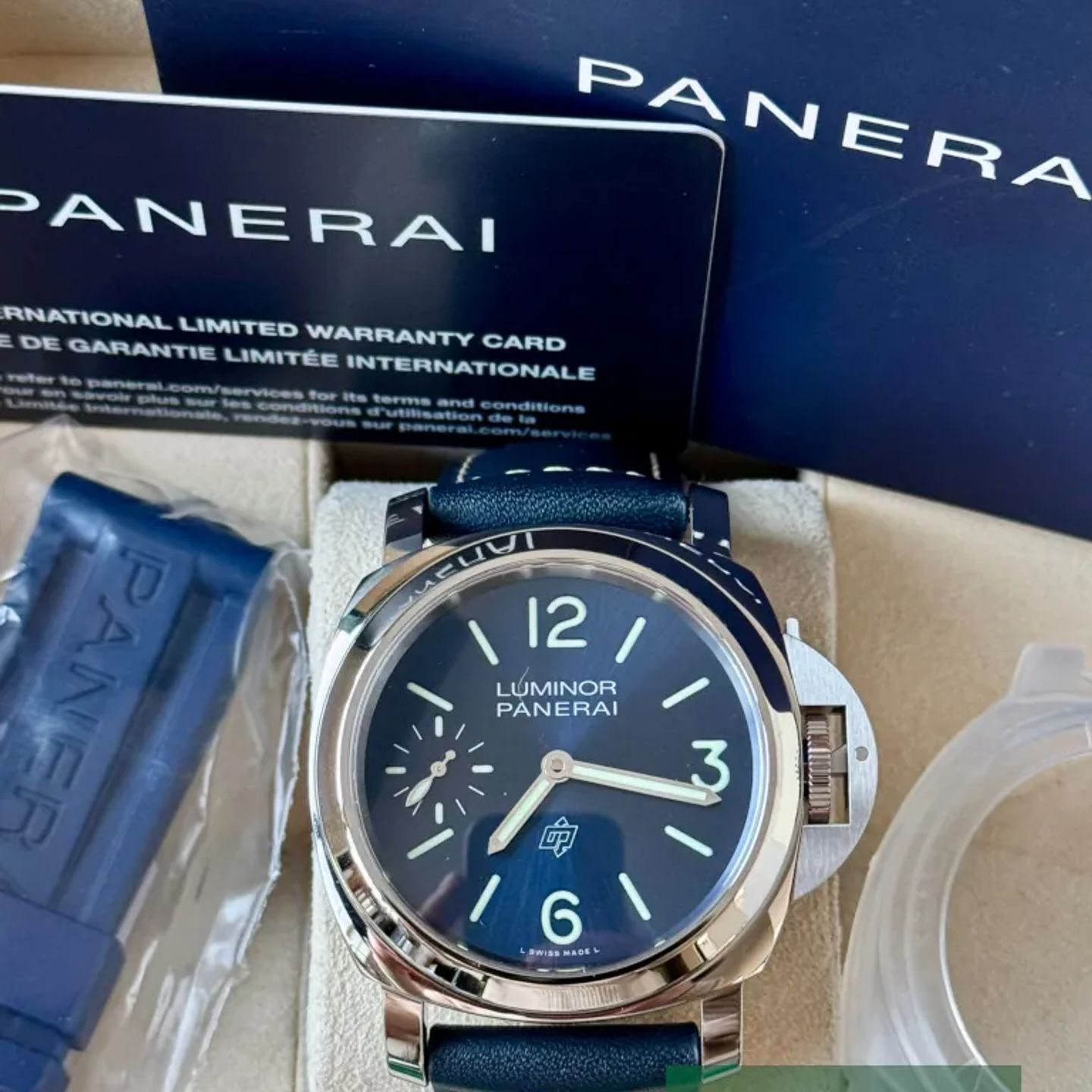 Panerai Luminor PAM01085 (2025) - Blauw wijzerplaat 44mm Staal (7/7)