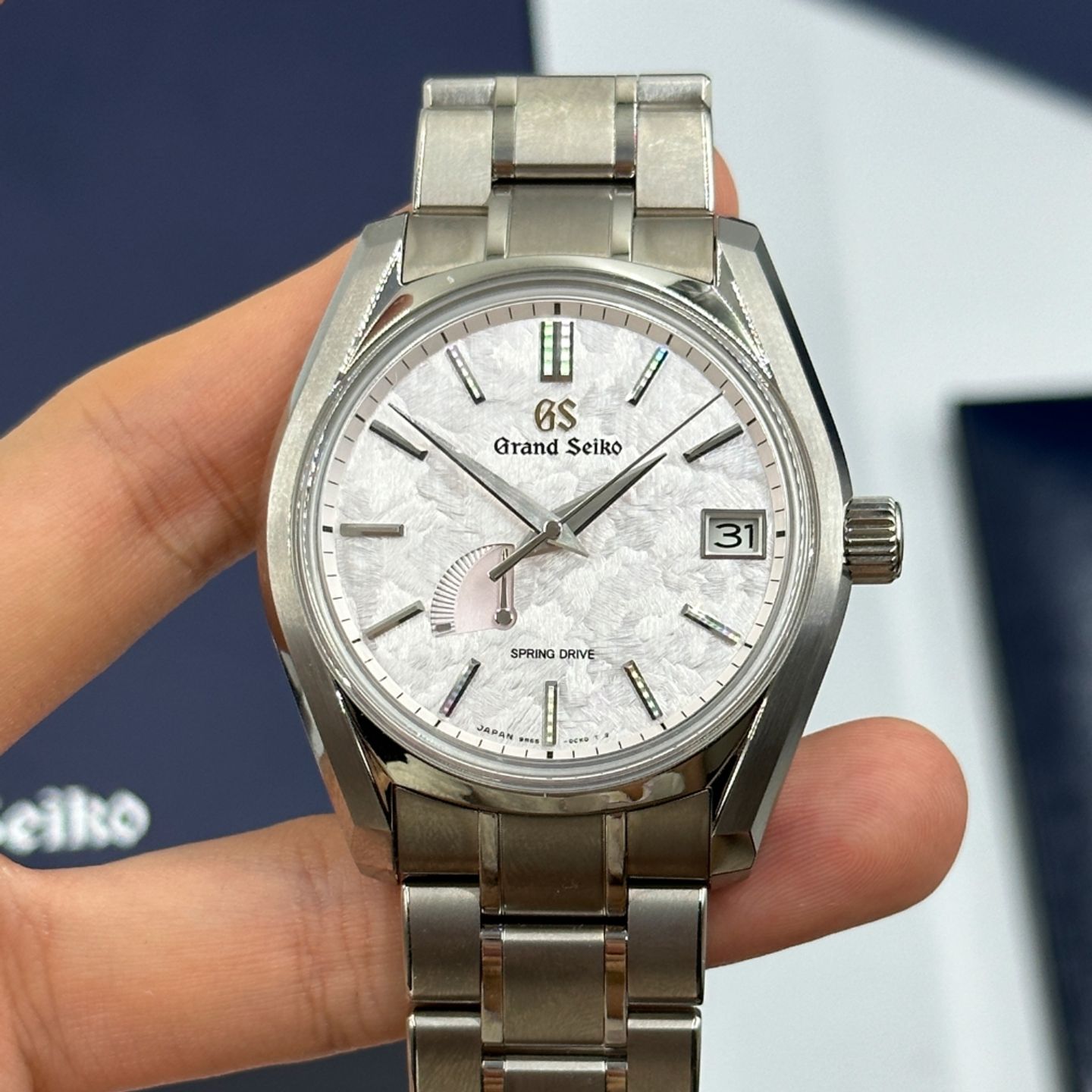 Grand Seiko Heritage Collection SBGA413 (2024) - Roze wijzerplaat 40mm Titanium (1/8)