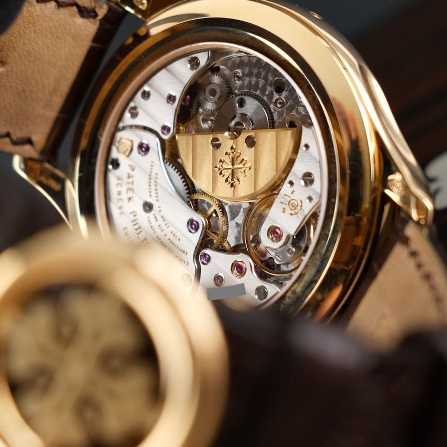 Patek Philippe Perpetual Calendar 5327J (2018) - White dial 39 mm Yellow Gold case (7/8)