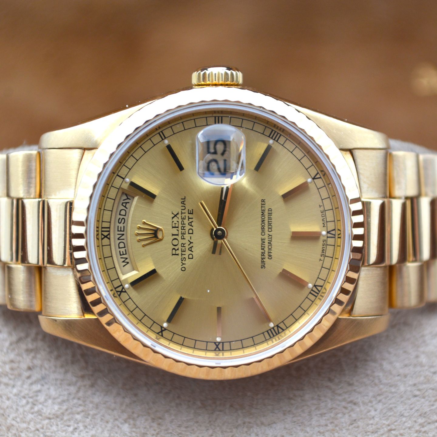 Rolex Day-Date 36 18238 (1991) - Champagne wijzerplaat 36mm Geelgoud (3/8)