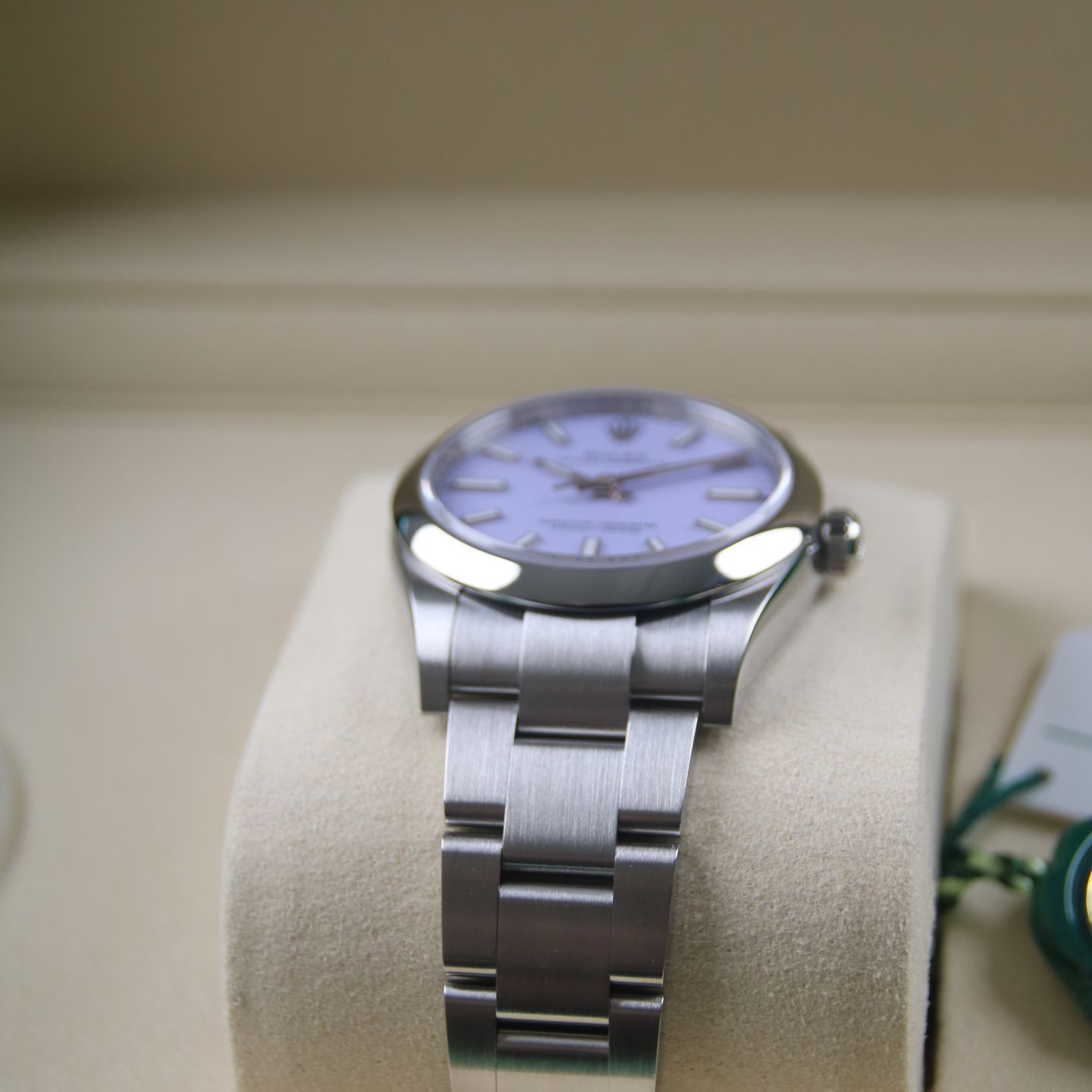 Rolex Oyster Perpetual 34 124200 (2025) - Purple dial 34 mm Steel case (3/6)