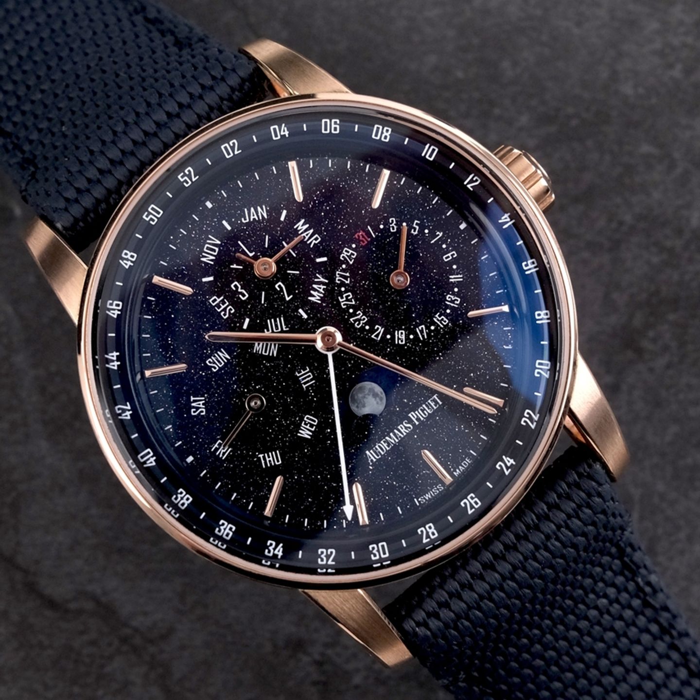 Audemars Piguet CODE 11.59 26394OR (2023) - Blue dial 41 mm Rose Gold case (1/8)