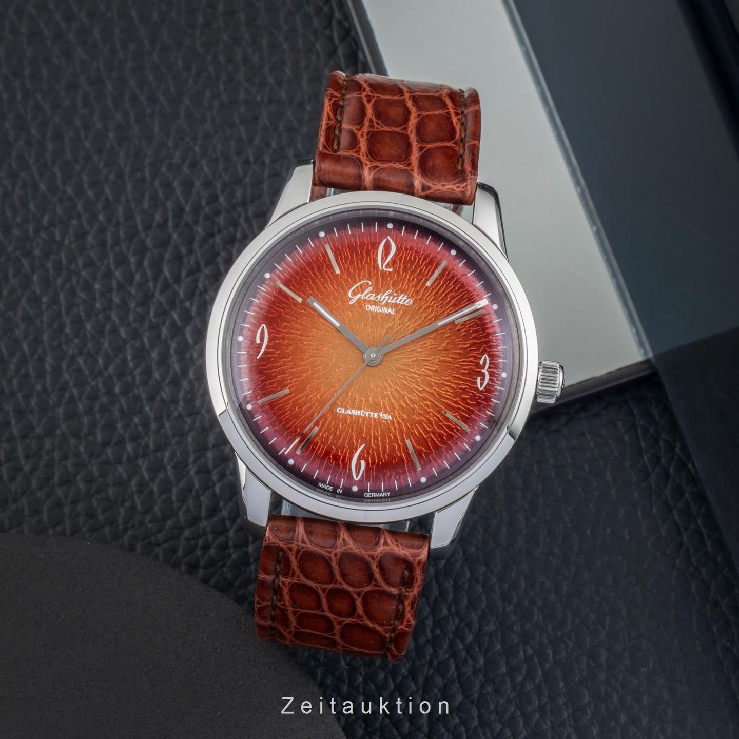 Glashütte Original Sixties 1-39-52-13-02-04 (Unknown (random serial)) - Orange dial 39 mm Steel case (3/8)