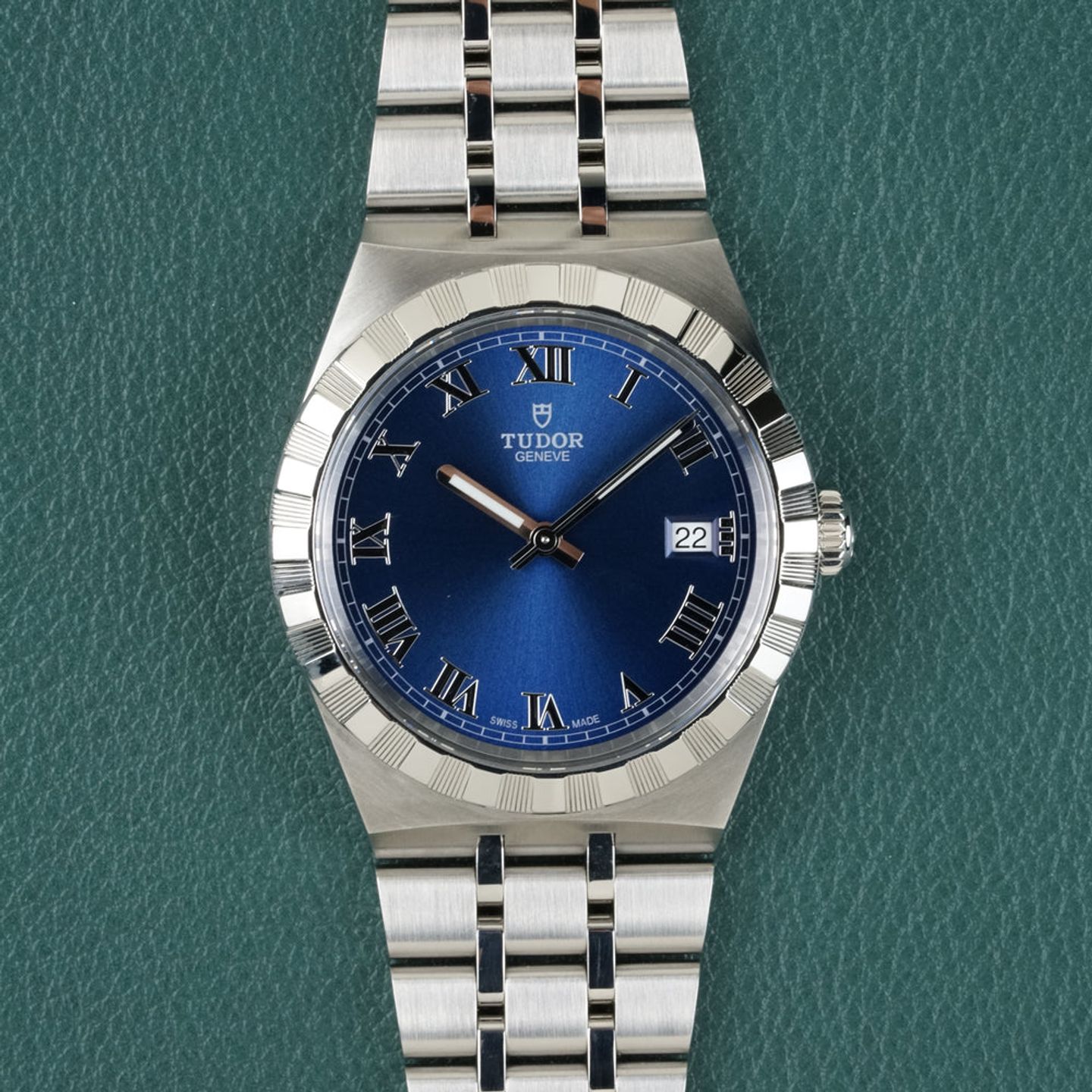 Tudor Royal 28500 (2022) - Blue dial 38 mm Steel case (3/8)