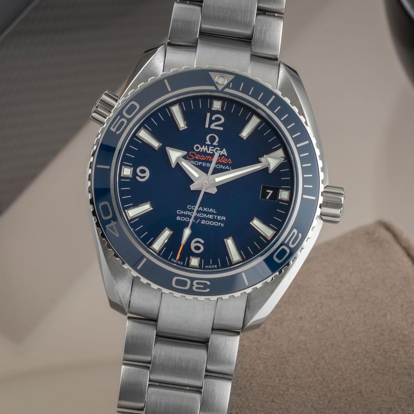 Omega Seamaster Planet Ocean 232.90.42.21.03.001 (2016) - Blauw wijzerplaat 42mm Titanium (3/8)