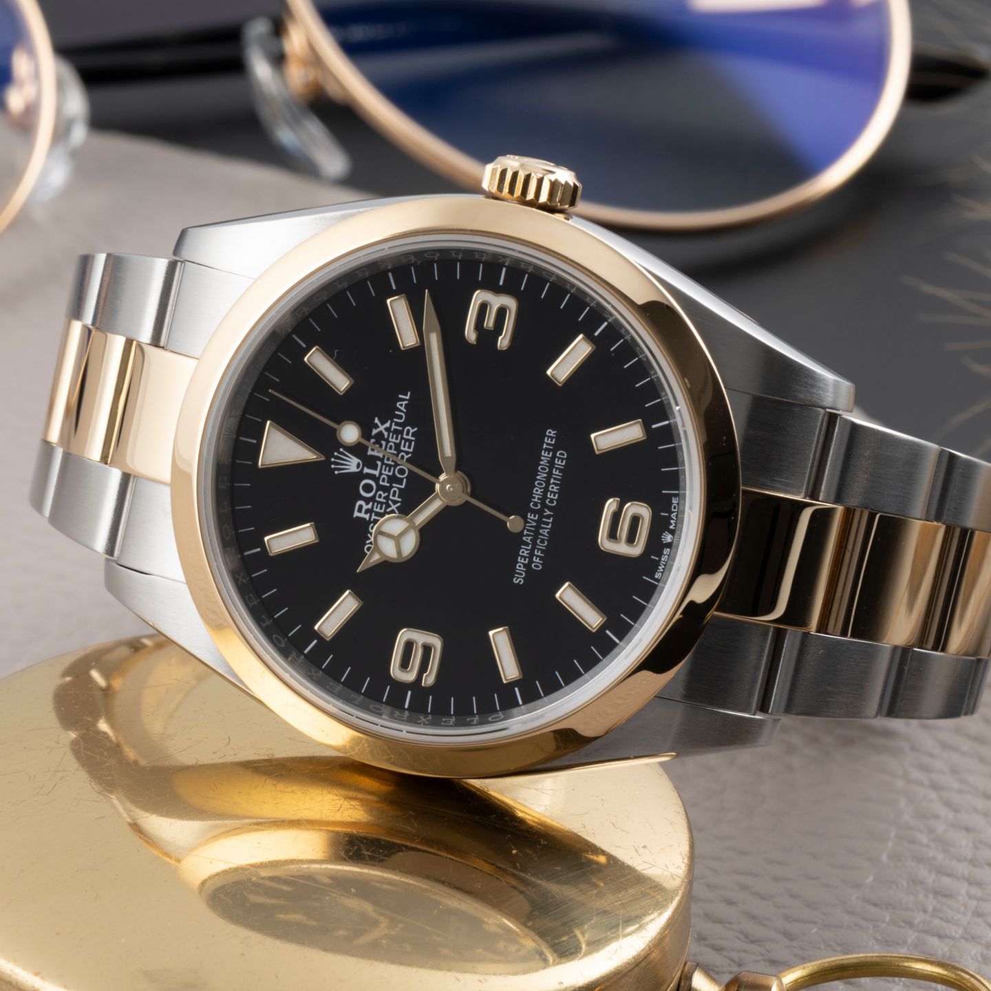 Rolex Explorer 124273 (Onbekend (willekeurig serienummer)) - Zwart wijzerplaat 36mm Goud/Staal (2/8)