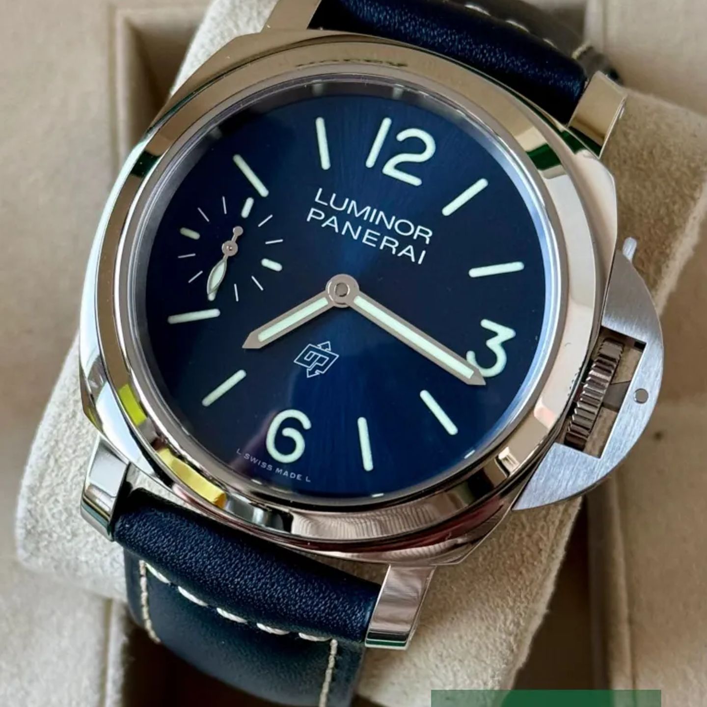 Panerai Luminor PAM01085 (2025) - Blauw wijzerplaat 44mm Staal (3/7)