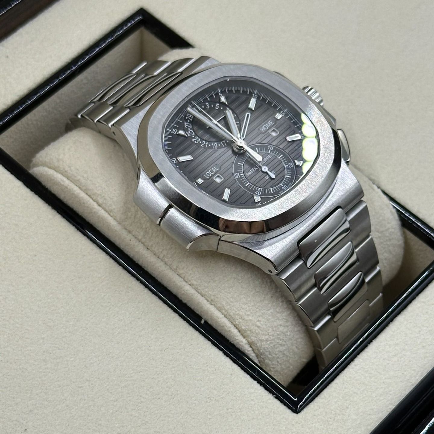 Patek Philippe Nautilus 5990/1A-001 (2021) - Zwart wijzerplaat 40mm Staal (4/8)