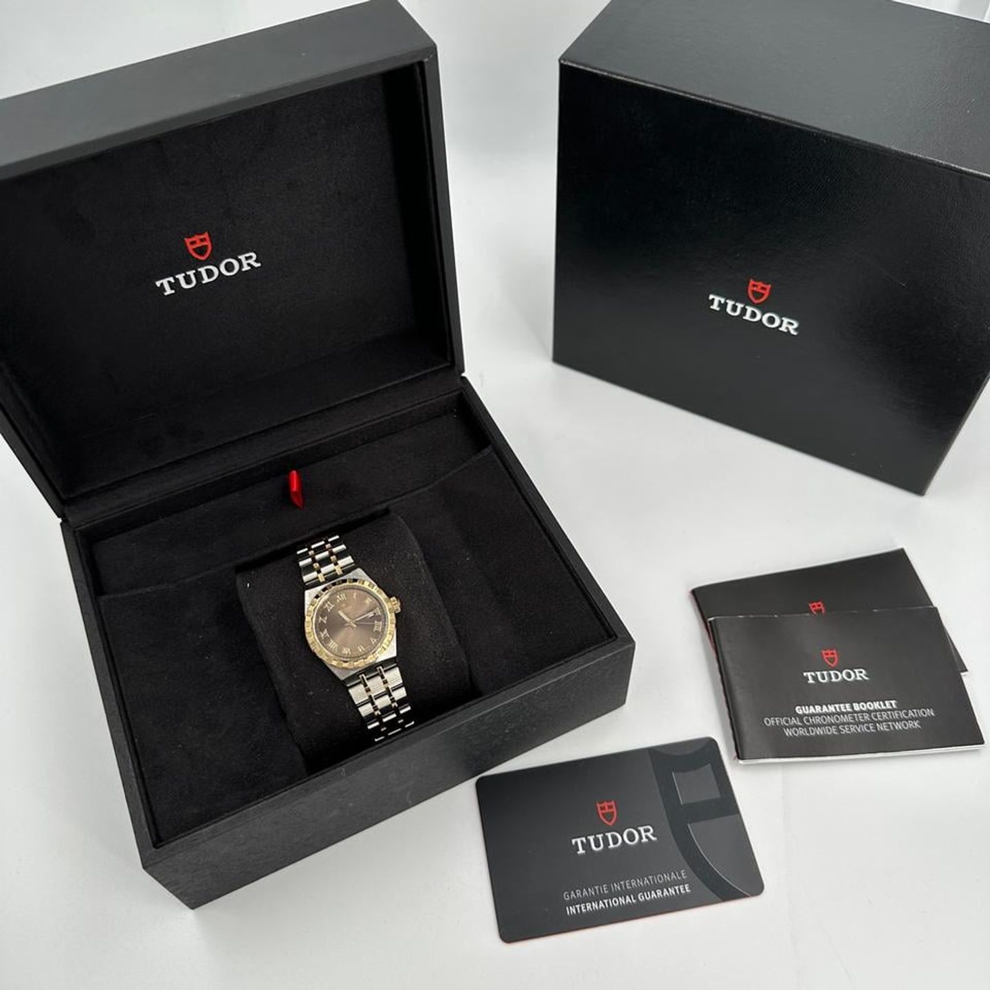 Tudor Royal 28303 (2025) - Bruin wijzerplaat 28mm Staal (2/10)