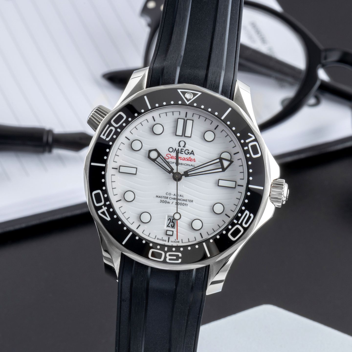 Omega Seamaster Diver 300 M 210.32.42.20.04.001 (Unknown (random serial)) - White dial 42 mm Steel case (3/8)