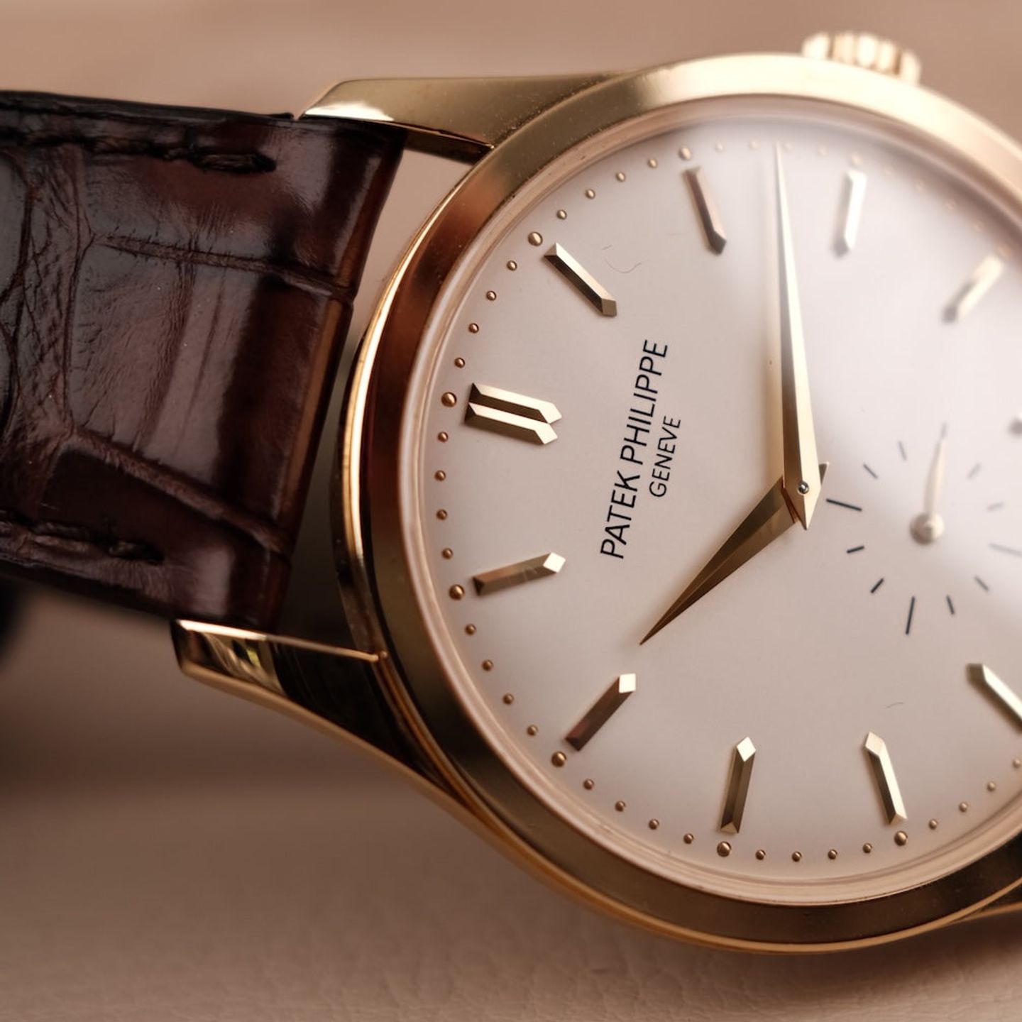 Patek Philippe Calatrava 5196J (Onbekend (willekeurig serienummer)) - Wit wijzerplaat 37mm Geelgoud (7/8)