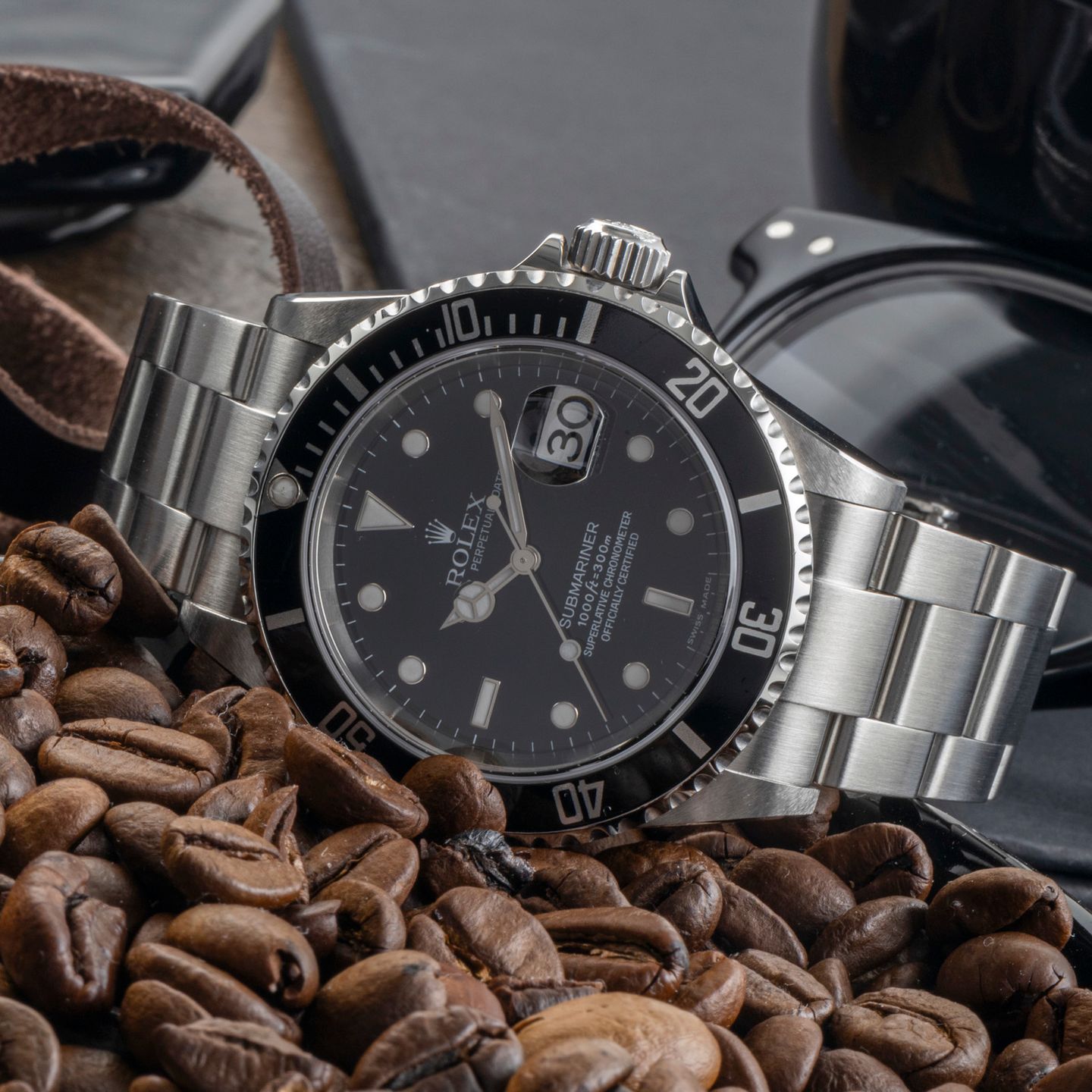 Rolex Submariner Date 16610T (2007) - Black dial 40 mm Steel case (2/8)