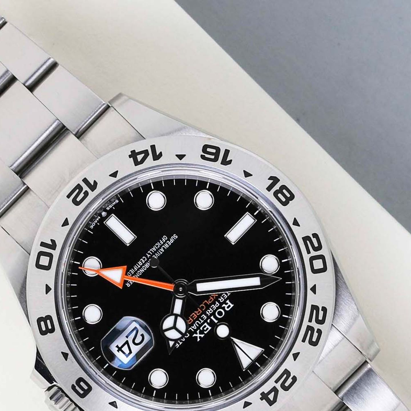 Rolex Explorer II 226570 - (4/8)