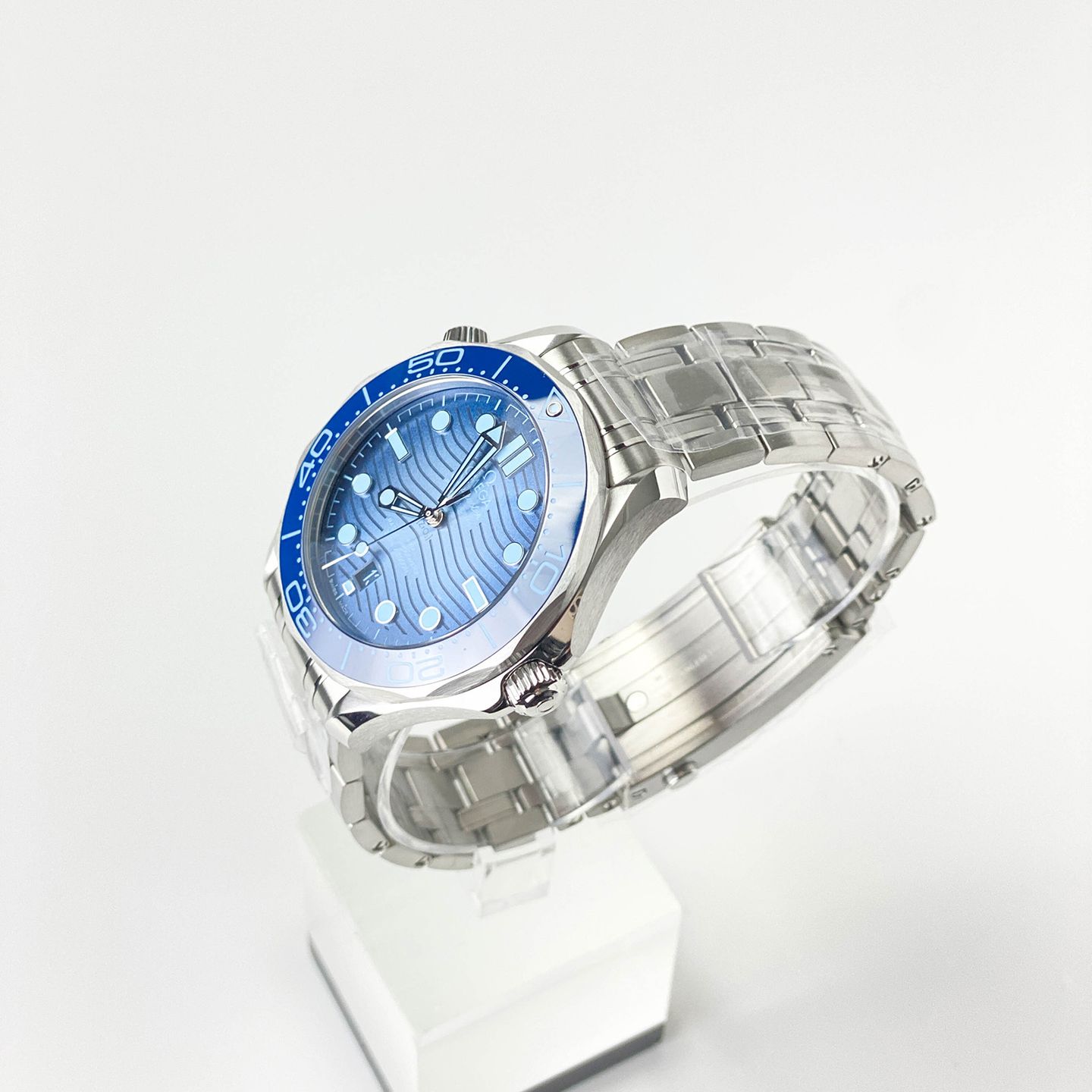 Omega Seamaster Diver 300 M 210.30.42.20.03.003 (2024) - Blue dial 42 mm Steel case (2/4)