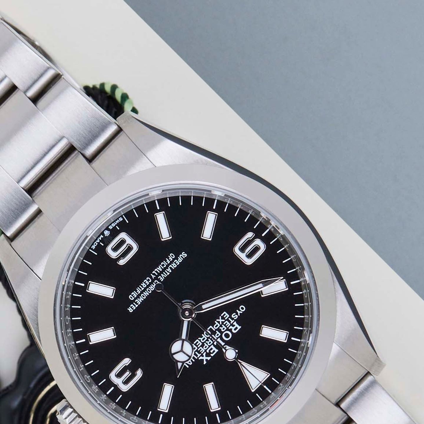 Rolex Explorer 124270 (2025) - Black dial 36 mm Steel case (4/8)