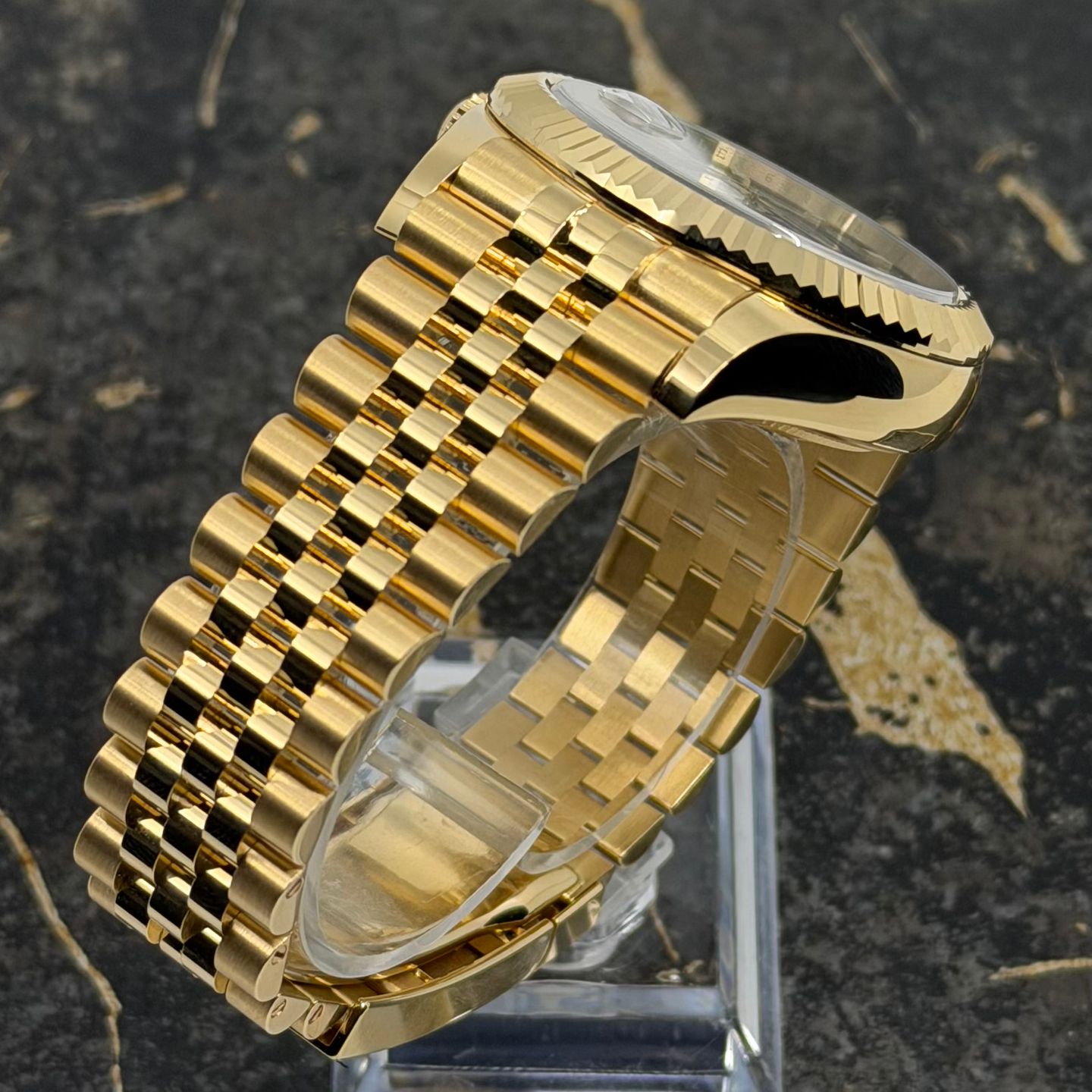 Rolex Sky-Dweller 336938 (2026) - Green dial 42 mm Yellow Gold case (7/8)