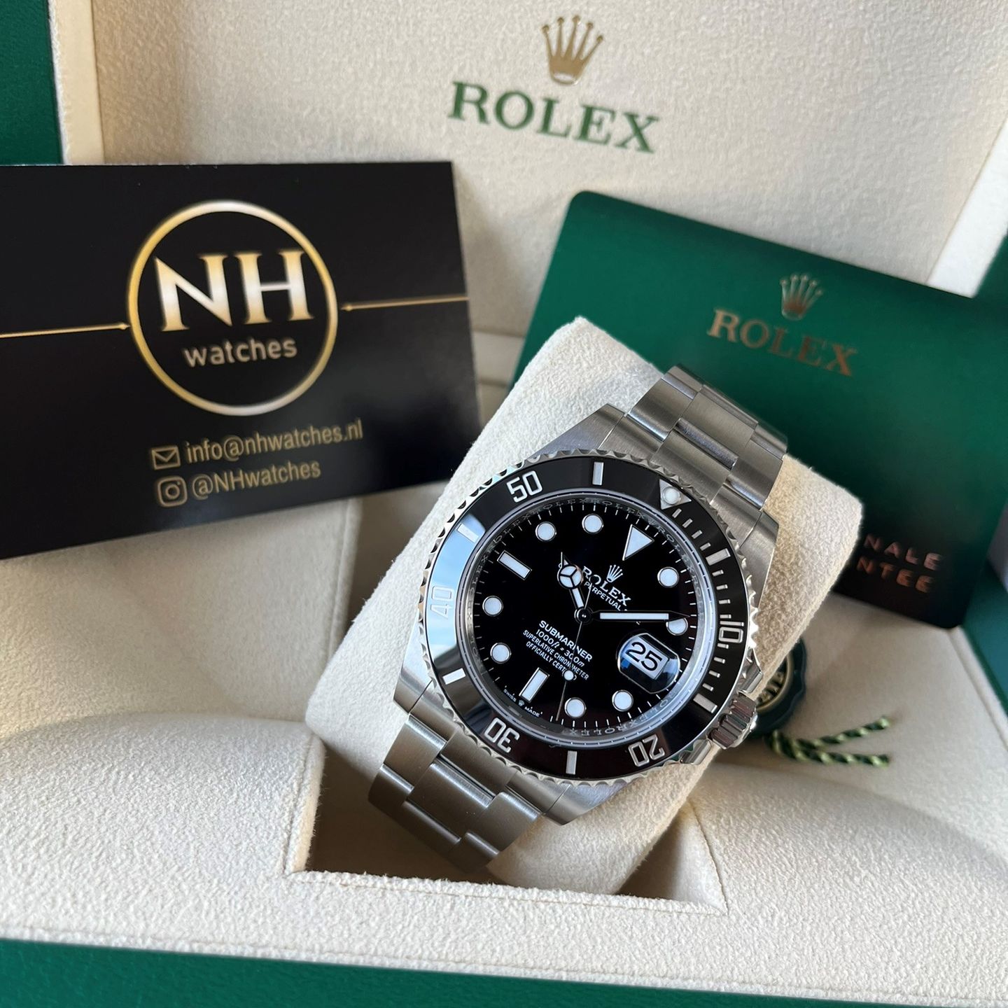 Rolex Submariner Date 126610LN (2024) - Black dial 41 mm Steel case (3/5)