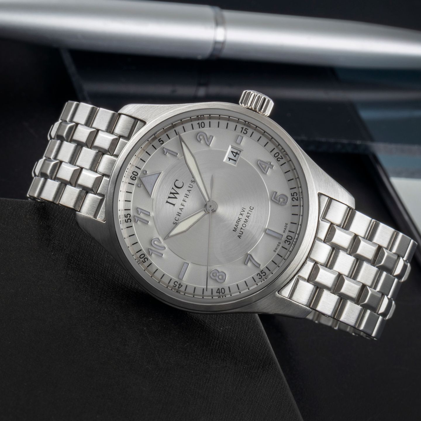 IWC Pilot Mark IW325505 (Unknown (random serial)) - Silver dial 39 mm Steel case (2/8)