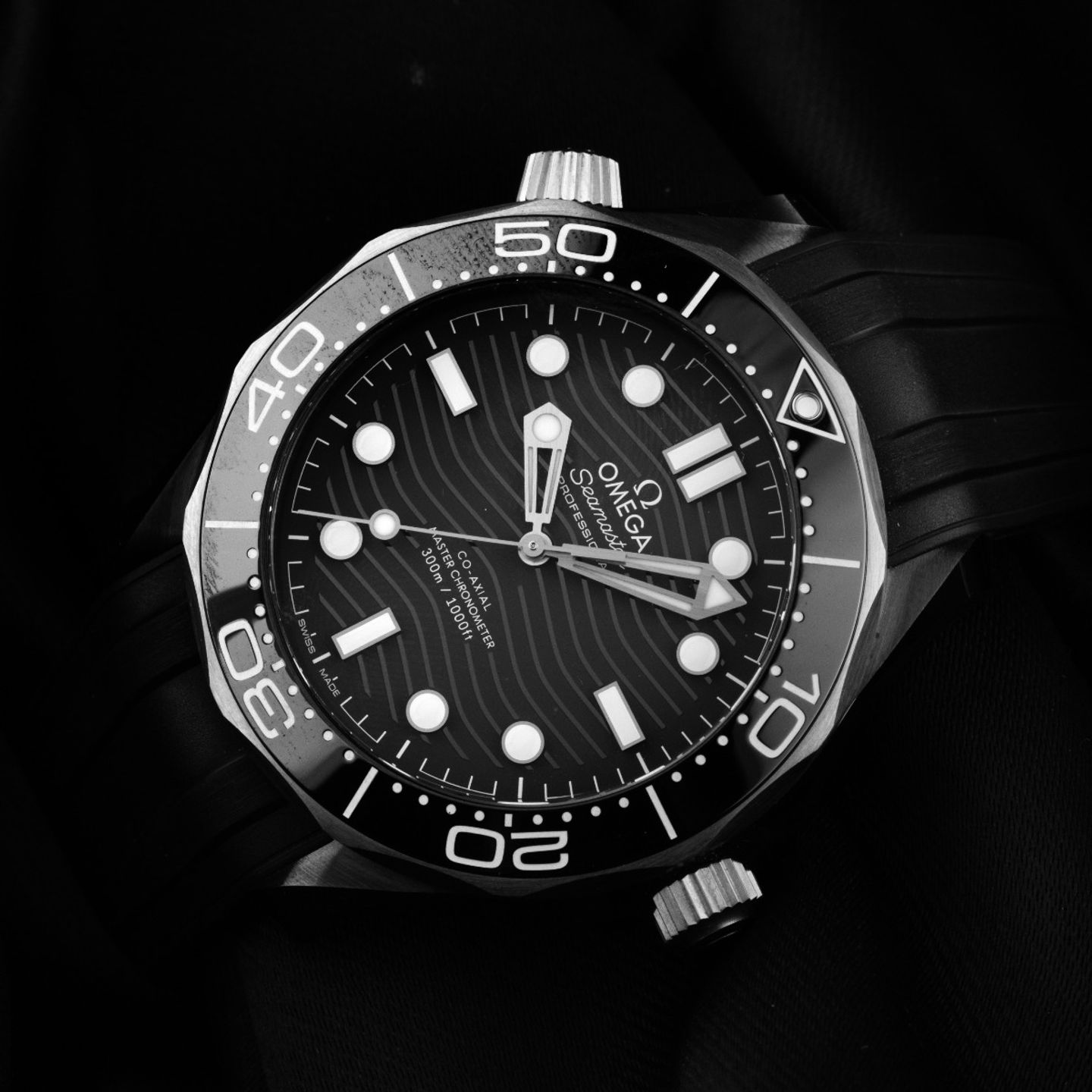 Omega Seamaster Diver 300 M 210.92.44.20.01.001 (2026) - Zwart wijzerplaat 44mm Keramiek (3/7)