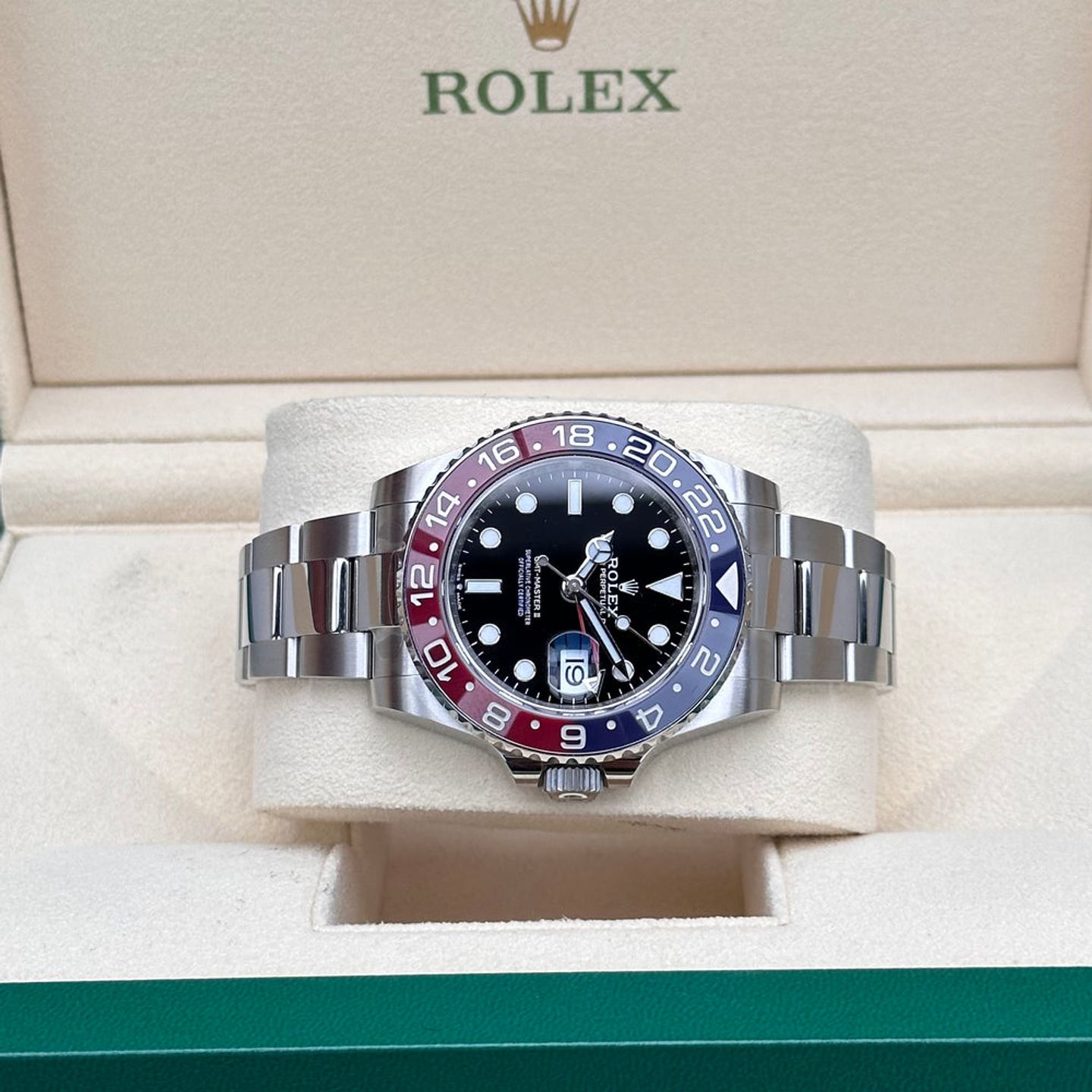 Rolex GMT-Master II 126710BLRO (2025) - Black dial 40 mm Steel case (2/5)