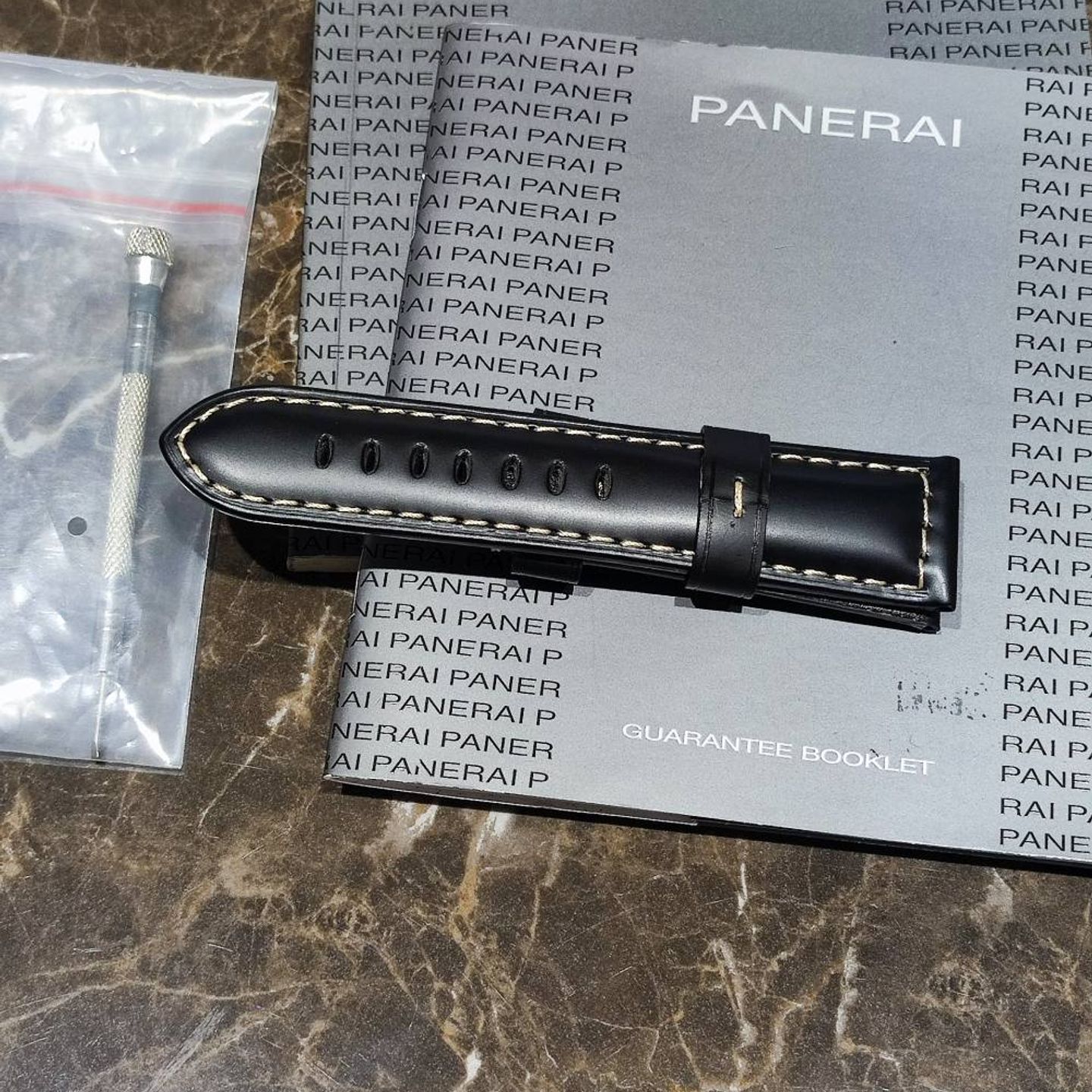 Panerai Luminor Base PAM00112 (2012) - Black dial 44 mm Steel case (6/7)