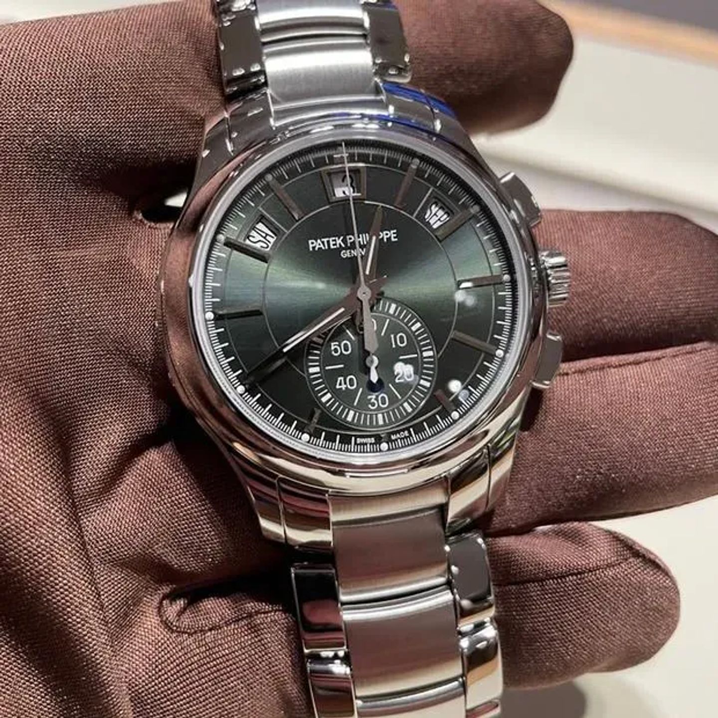 Patek Philippe Annual Calendar Chronograph 5905/1A-001 (2024) - Green dial 42 mm Steel case (2/6)