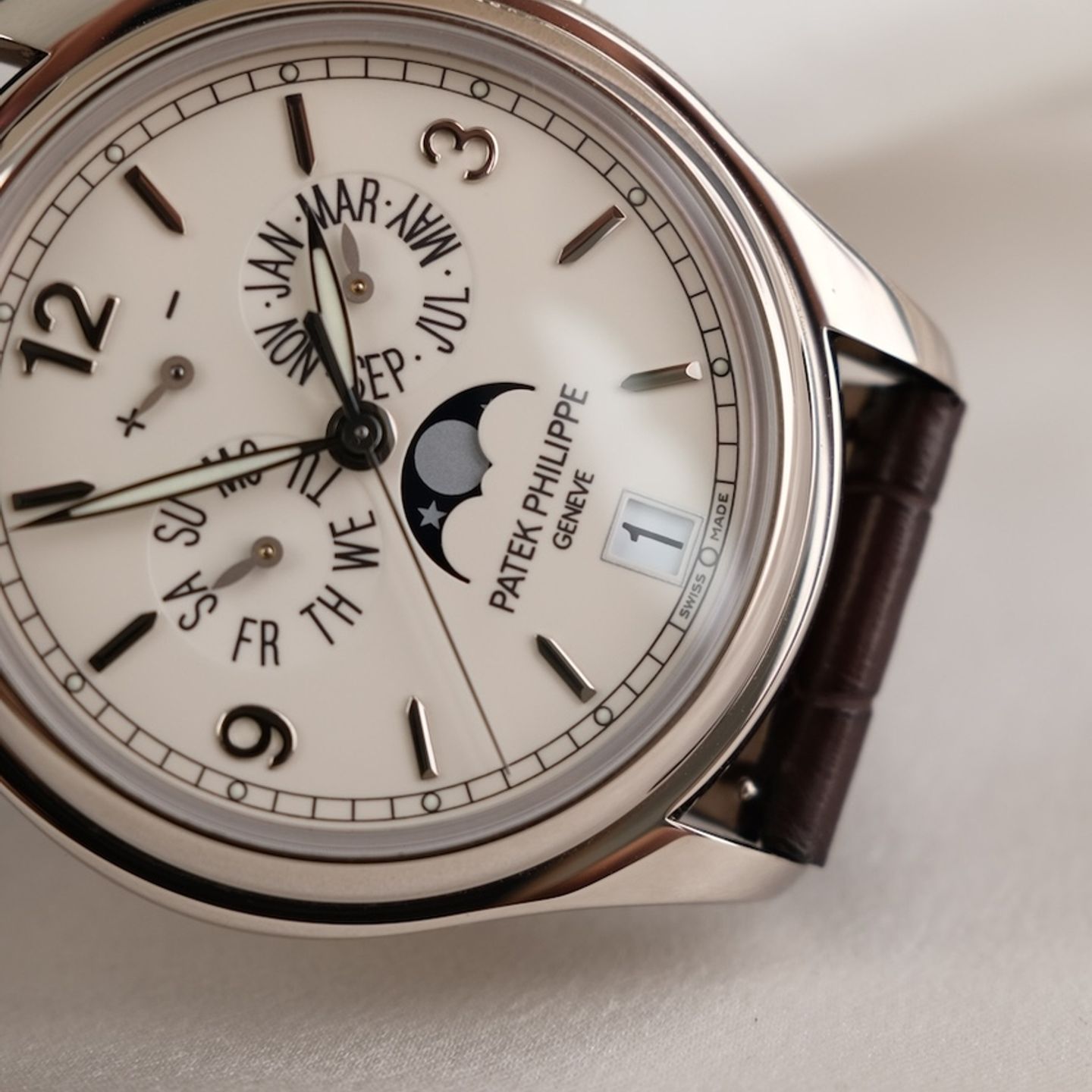 Patek Philippe Annual Calendar 5146G-001 (2010) - Beige dial 39 mm White Gold case (6/8)