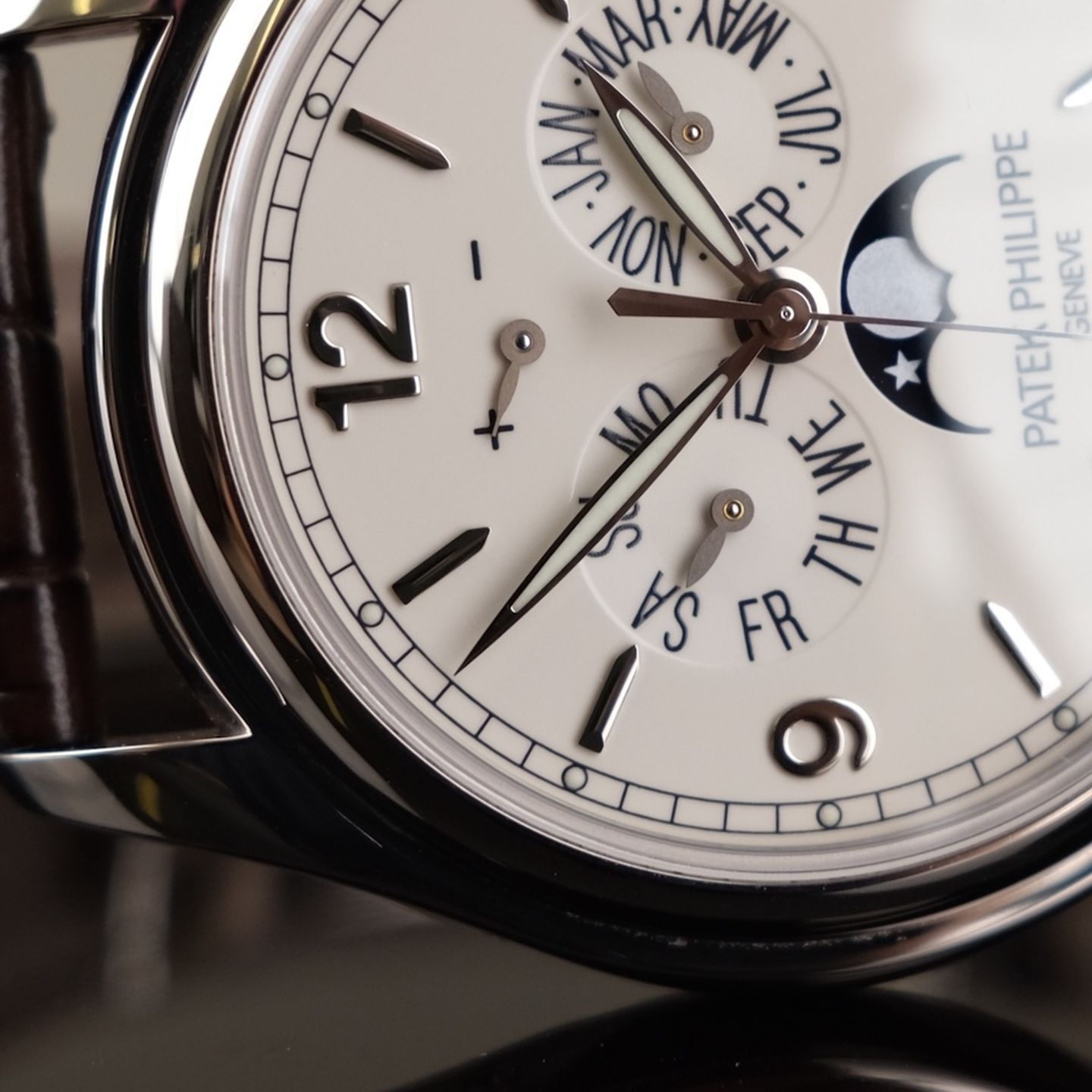 Patek Philippe Annual Calendar 5146G-001 (2010) - Beige dial 39 mm White Gold case (3/8)