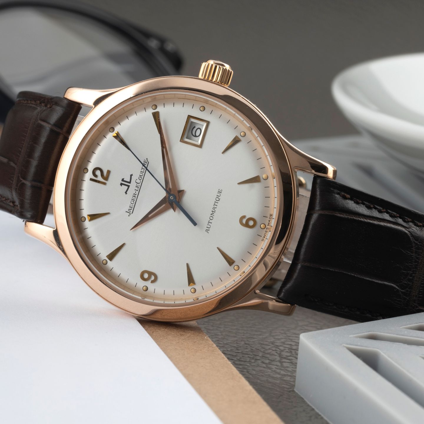 Jaeger-LeCoultre Master Control Date 140.2.89 (1993) - Silver dial 37 mm Red Gold case (2/8)