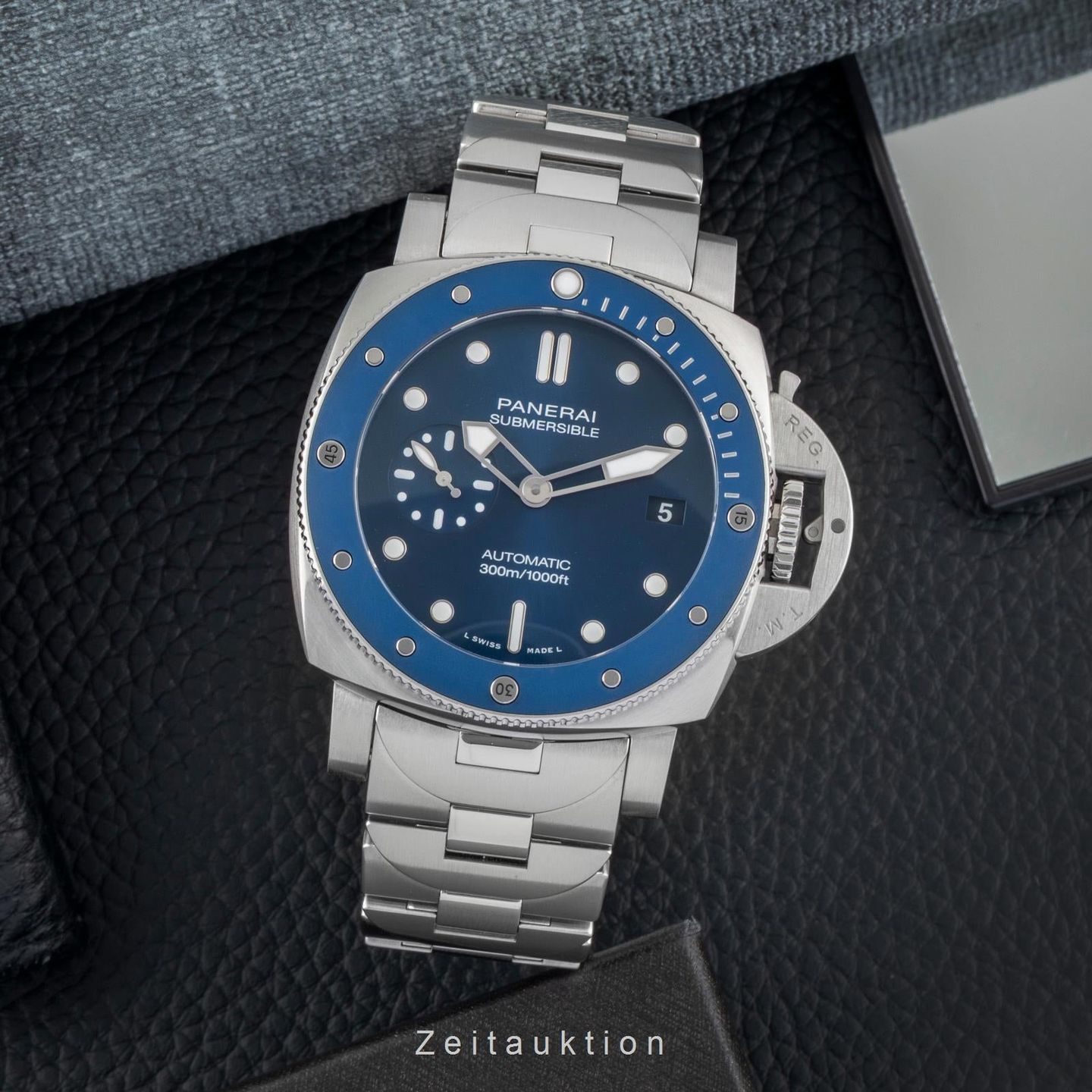 Panerai Luminor Submersible PAM02068 (Unknown (random serial)) - Blue dial 42 mm Steel case (3/8)