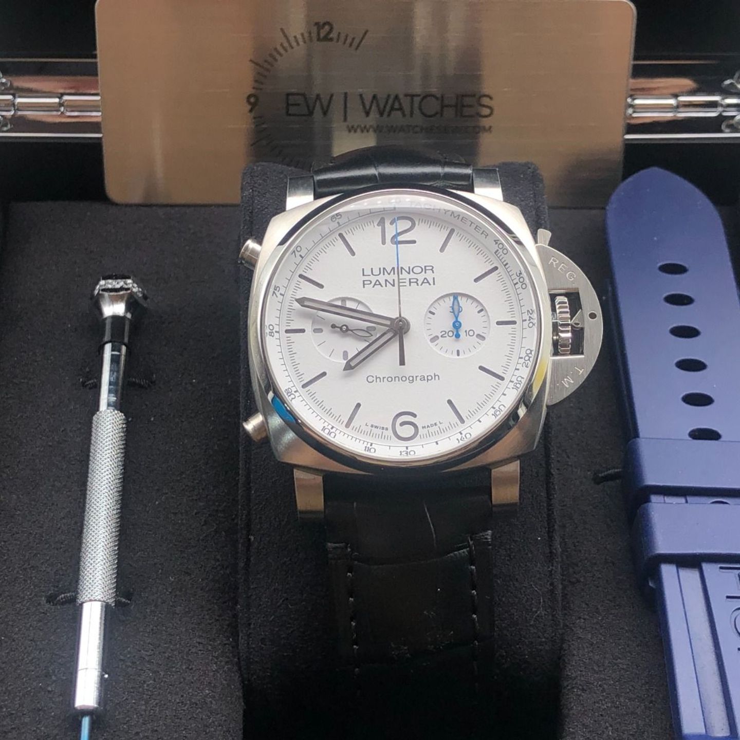 Panerai Luminor Chrono PAM01218 (2024) - White dial 44 mm Steel case (5/8)