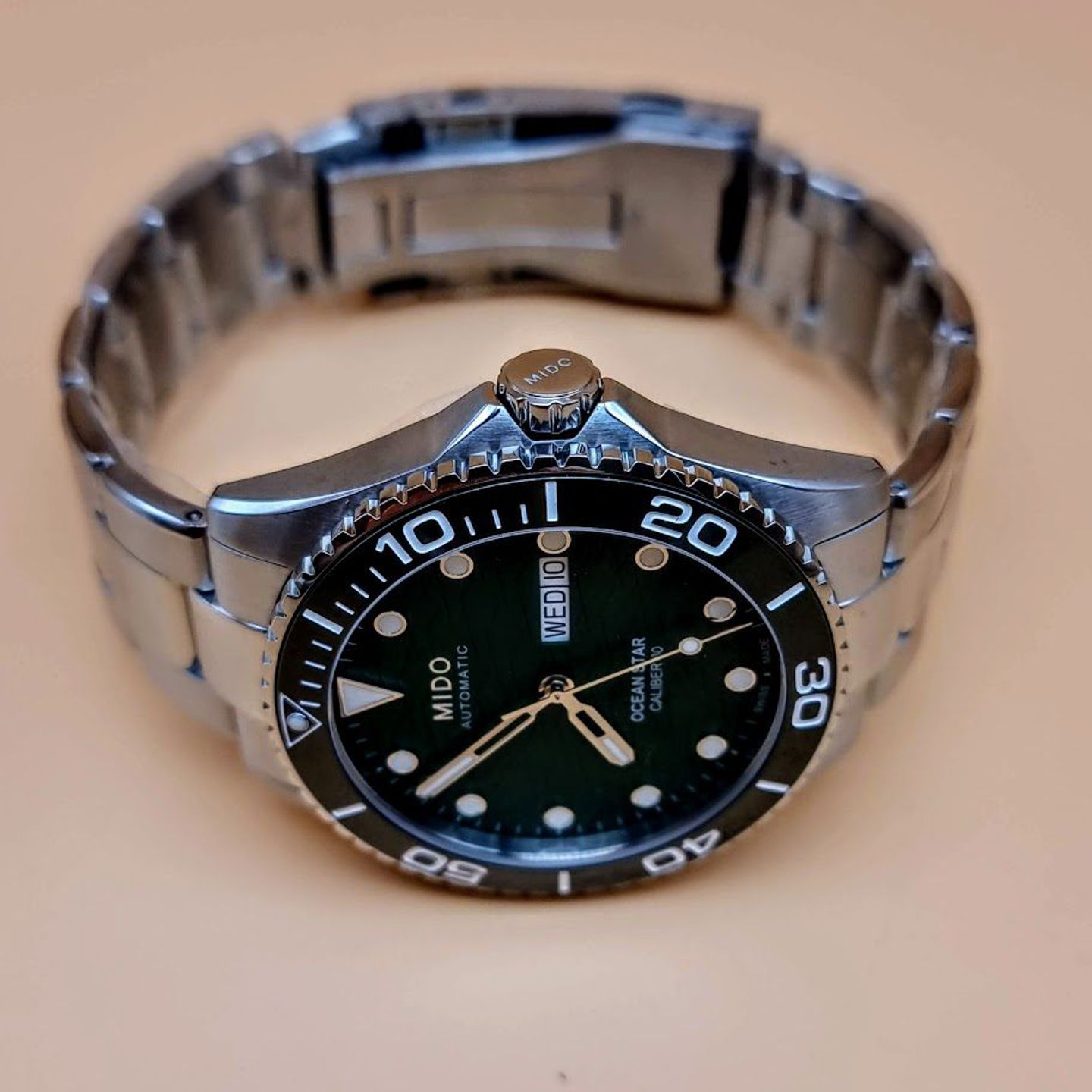 Mido Ocean Star M042.430.11.091.00 (2025) - Green dial 43 mm Steel case (6/8)