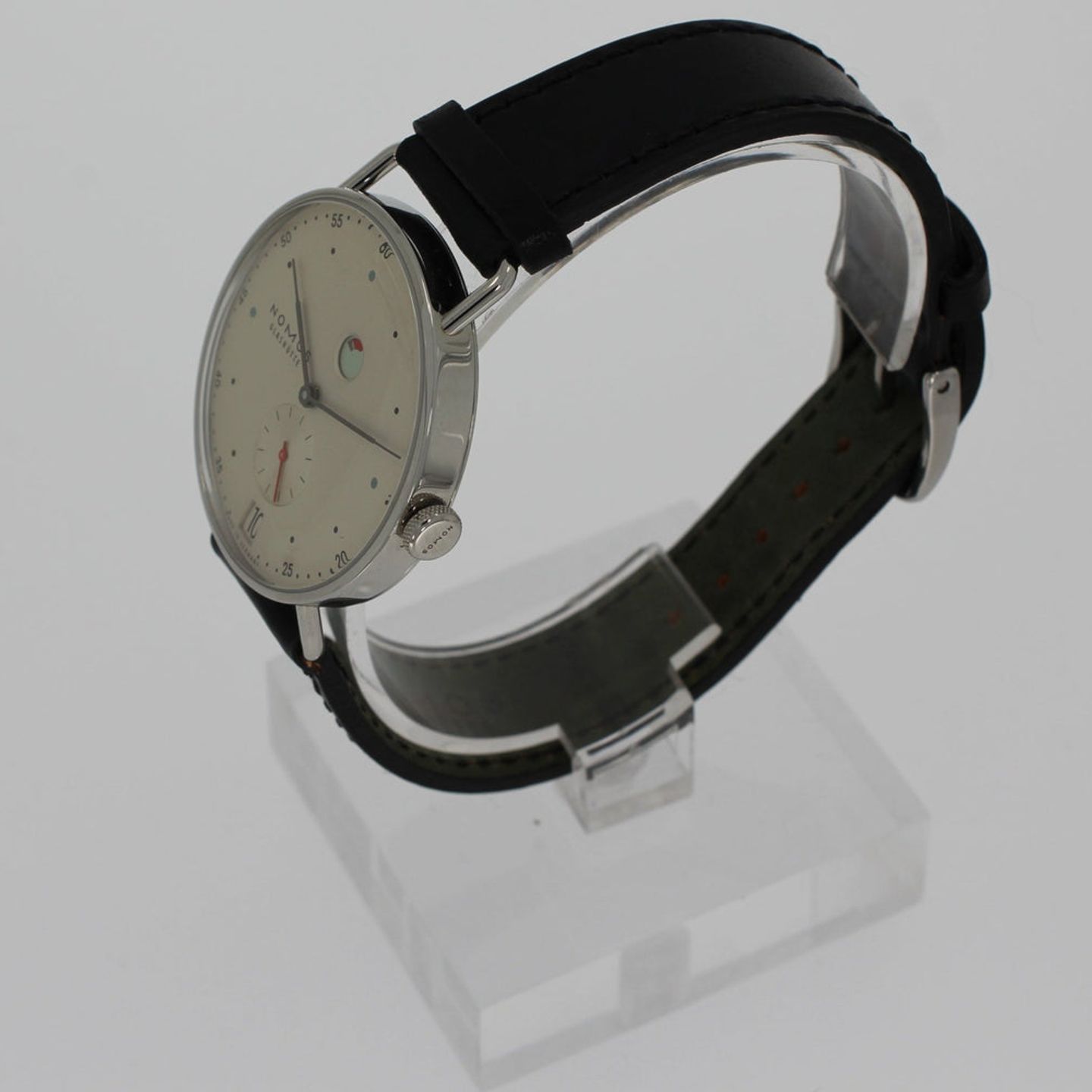 NOMOS Metro Datum Gangreserve 1101 (2025) - Silver dial 37 mm Steel case (2/4)