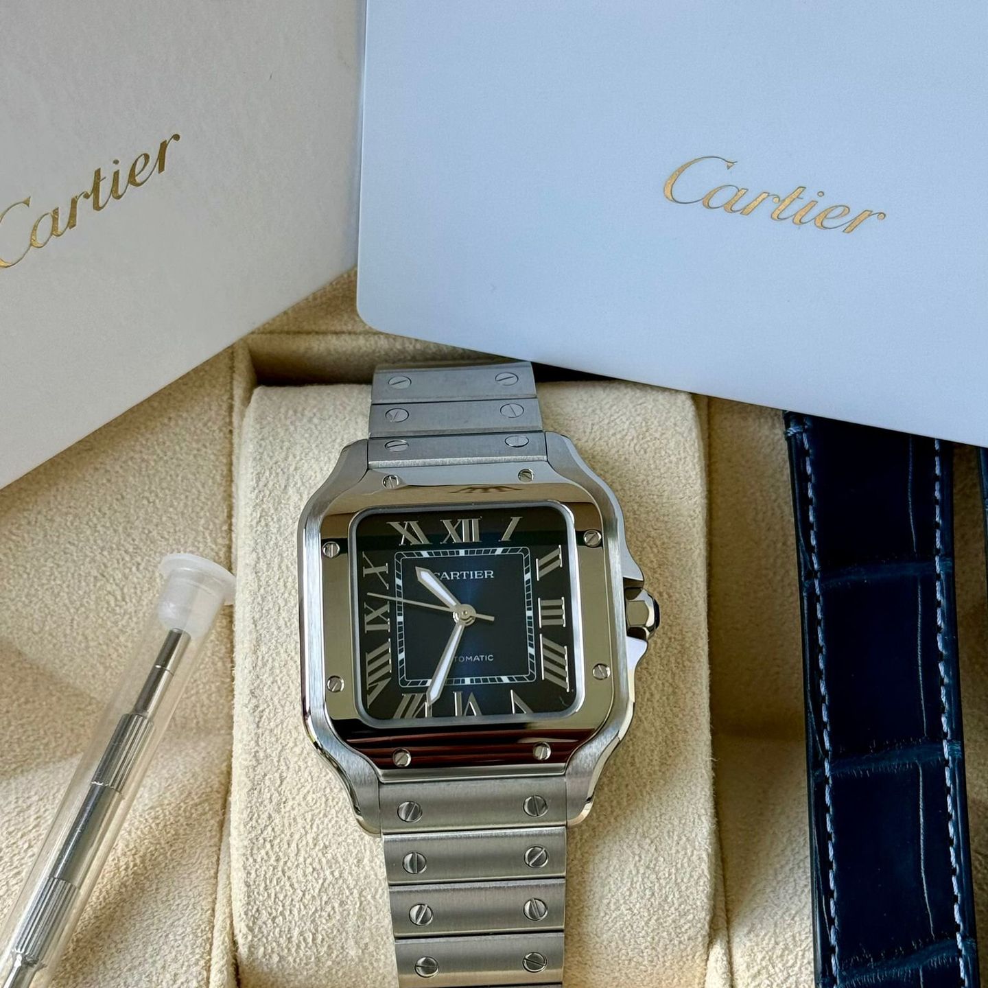 Cartier Santos WSSA0063 (2024) - Blue dial 35 mm Steel case (7/7)