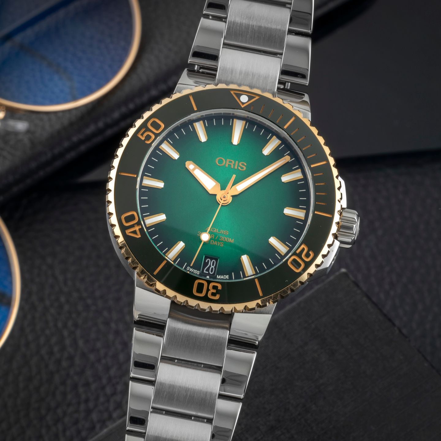 Oris Aquis Date 01 400 7769 6357-07 8 22 09PEB (Unknown (random serial)) - Green dial 42 mm Steel case (3/8)