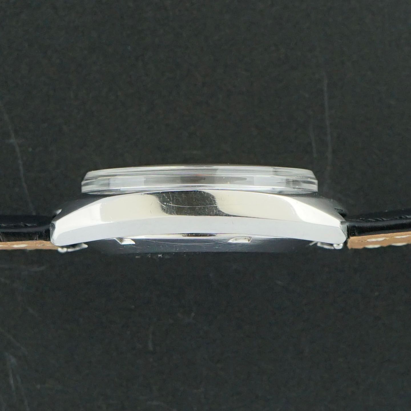 Omega Genève 146.010 - (5/8)