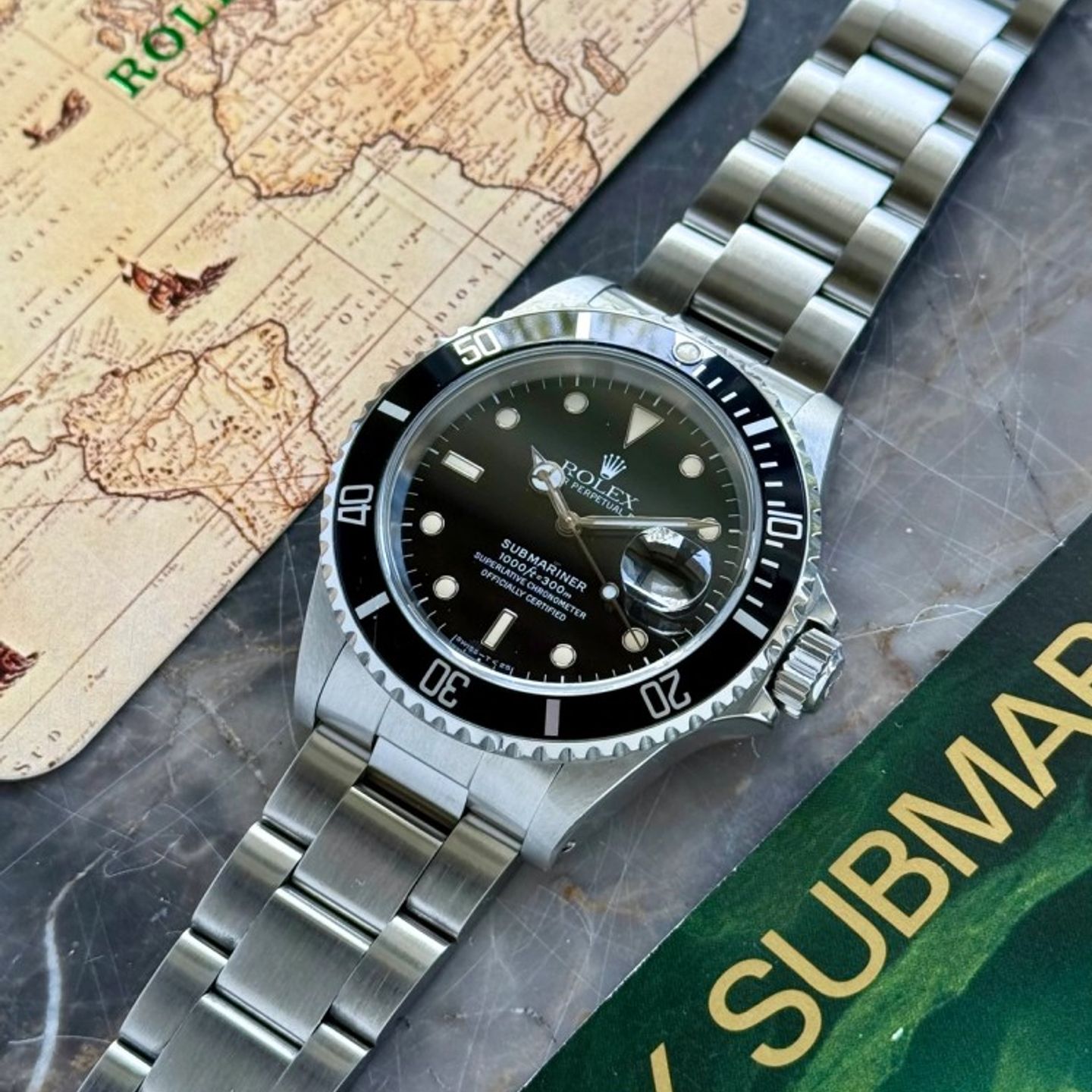 Rolex Submariner Date 16610 (1991) - Black dial 40 mm Steel case (2/8)
