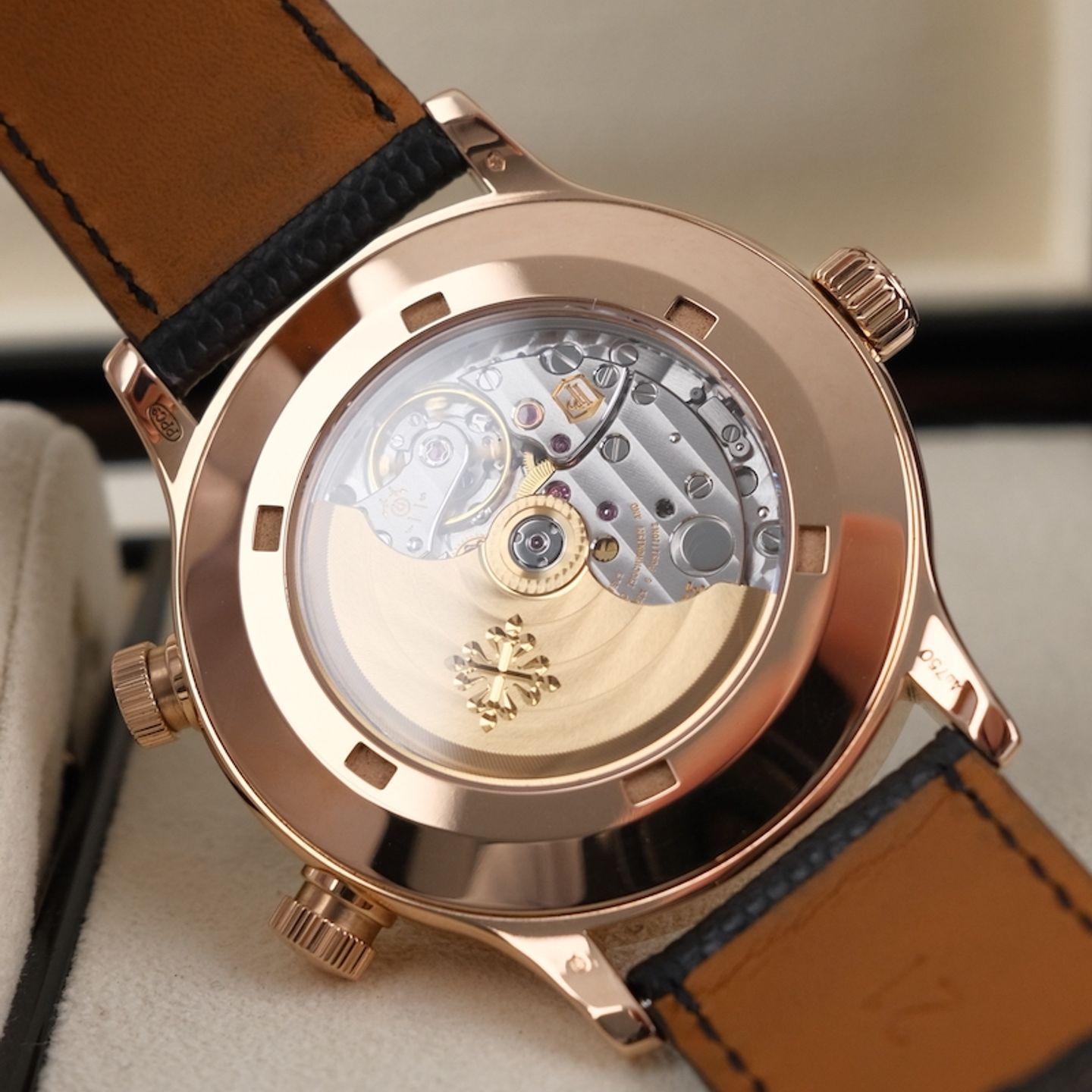 Patek Philippe Calatrava 5524R-001 - (7/8)