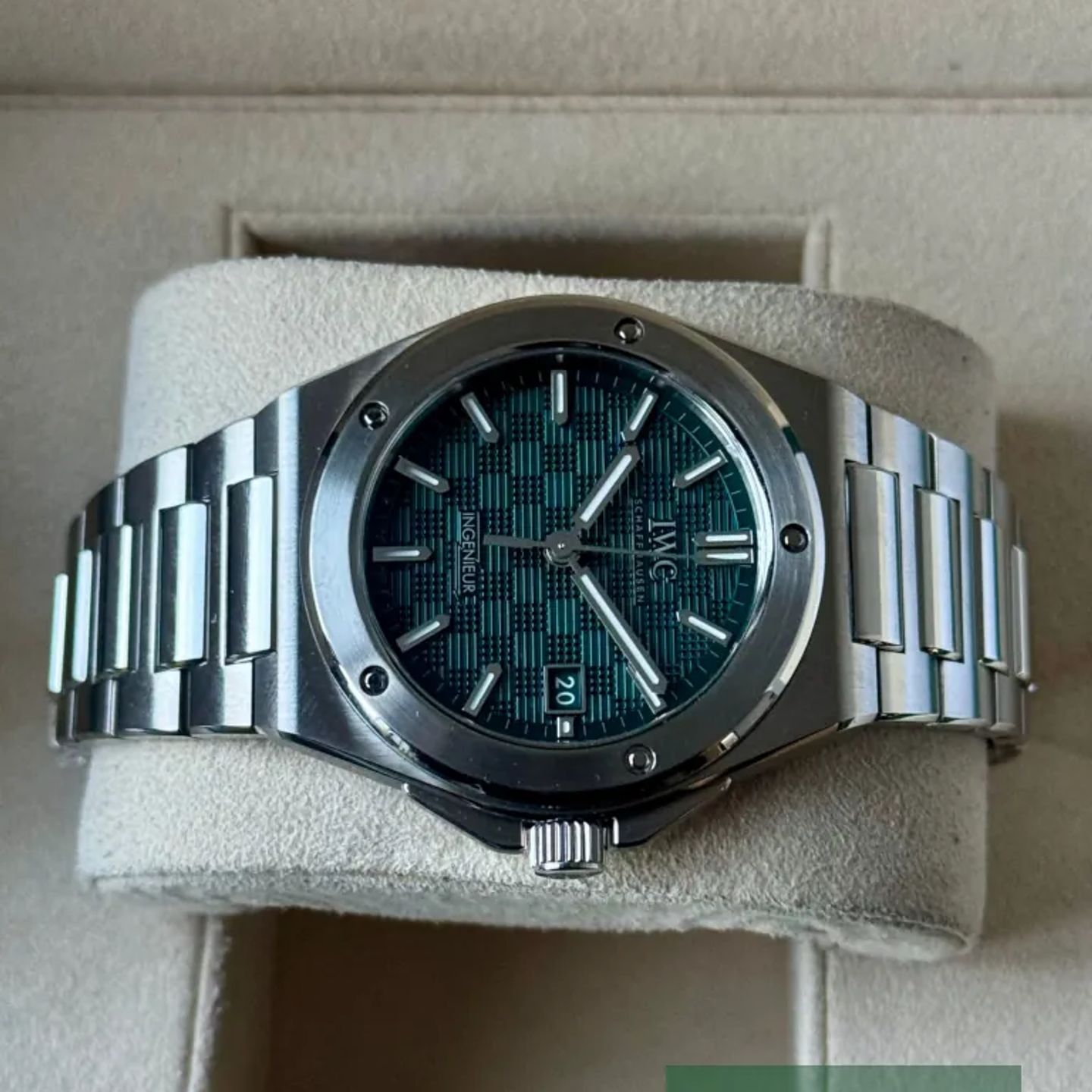 IWC Ingenieur Automatic IW328903 (2026) - Blue dial 40 mm Steel case (4/7)