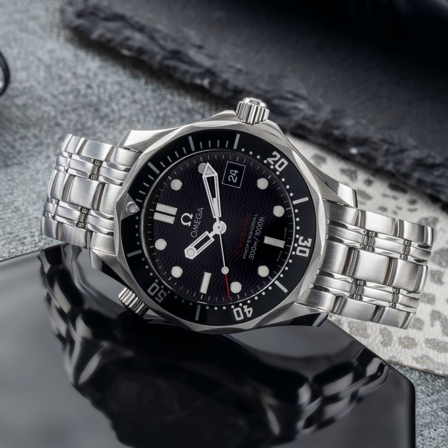 Omega Seamaster Diver 300 M 212.30.36.61.01.001 (2010) - Black dial 36 mm Steel case (2/8)