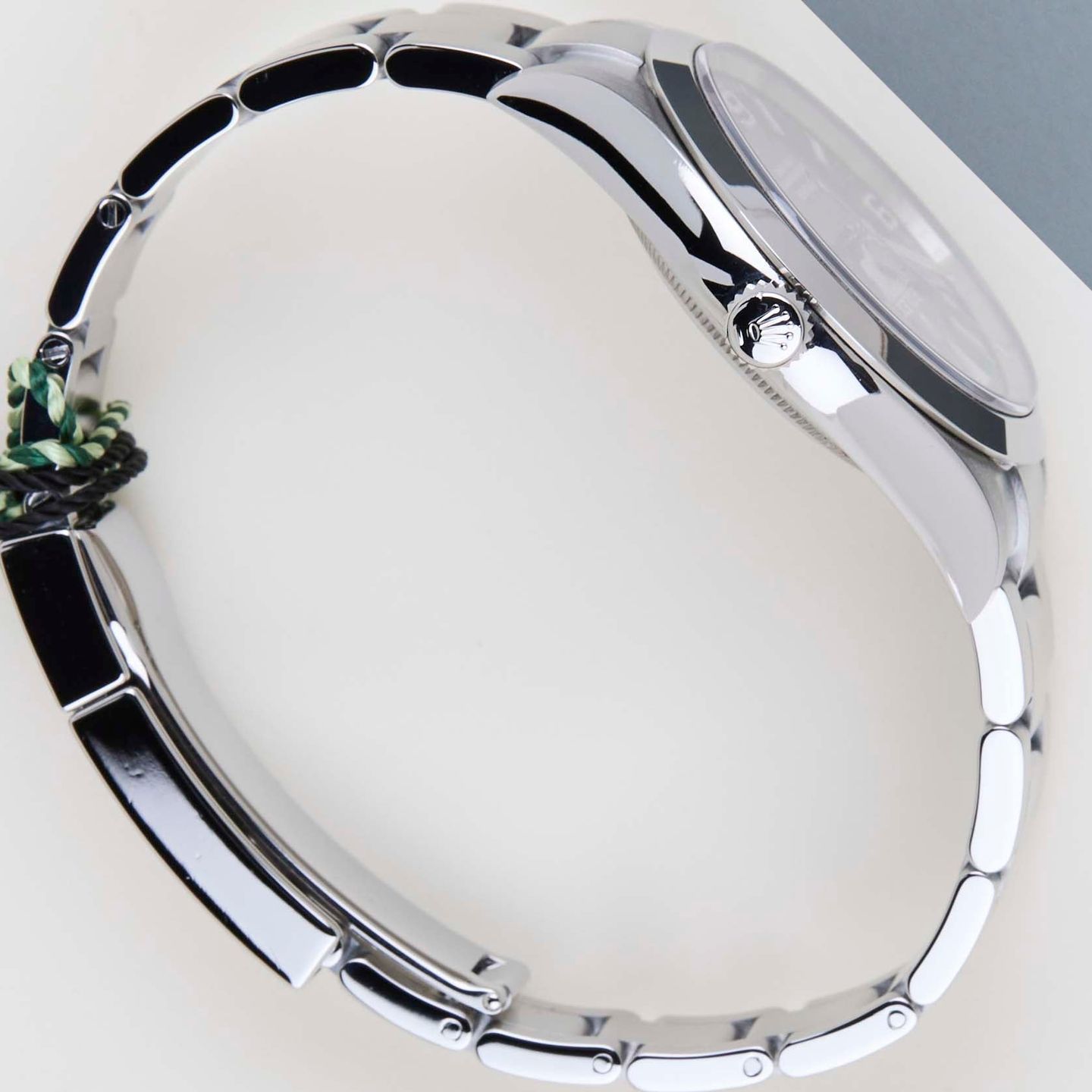 Rolex Explorer 214270 (2019) - Black dial 39 mm Steel case (7/8)