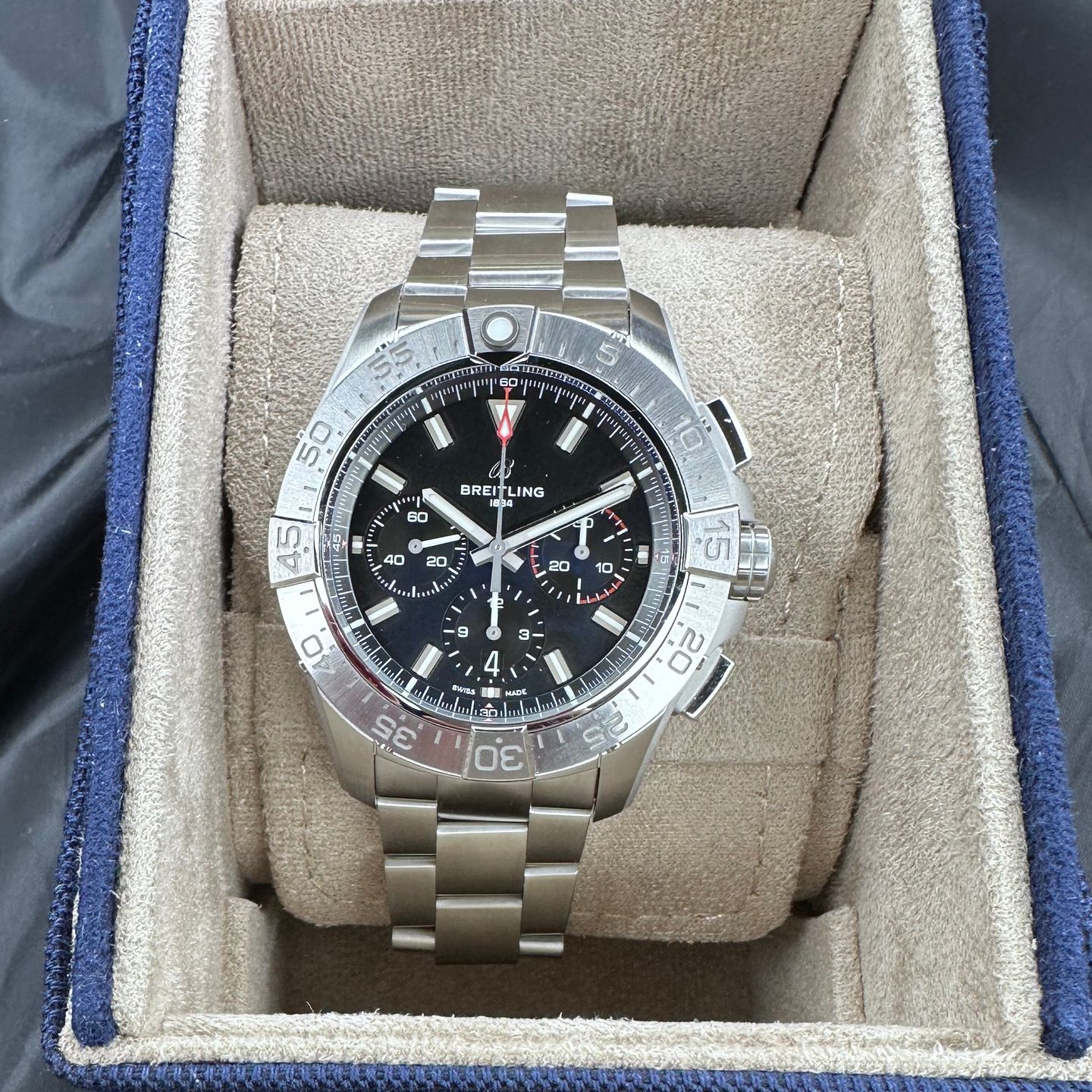 Breitling Avenger AB0147101B1A1 (2024) - Zwart wijzerplaat 44mm Staal (4/6)