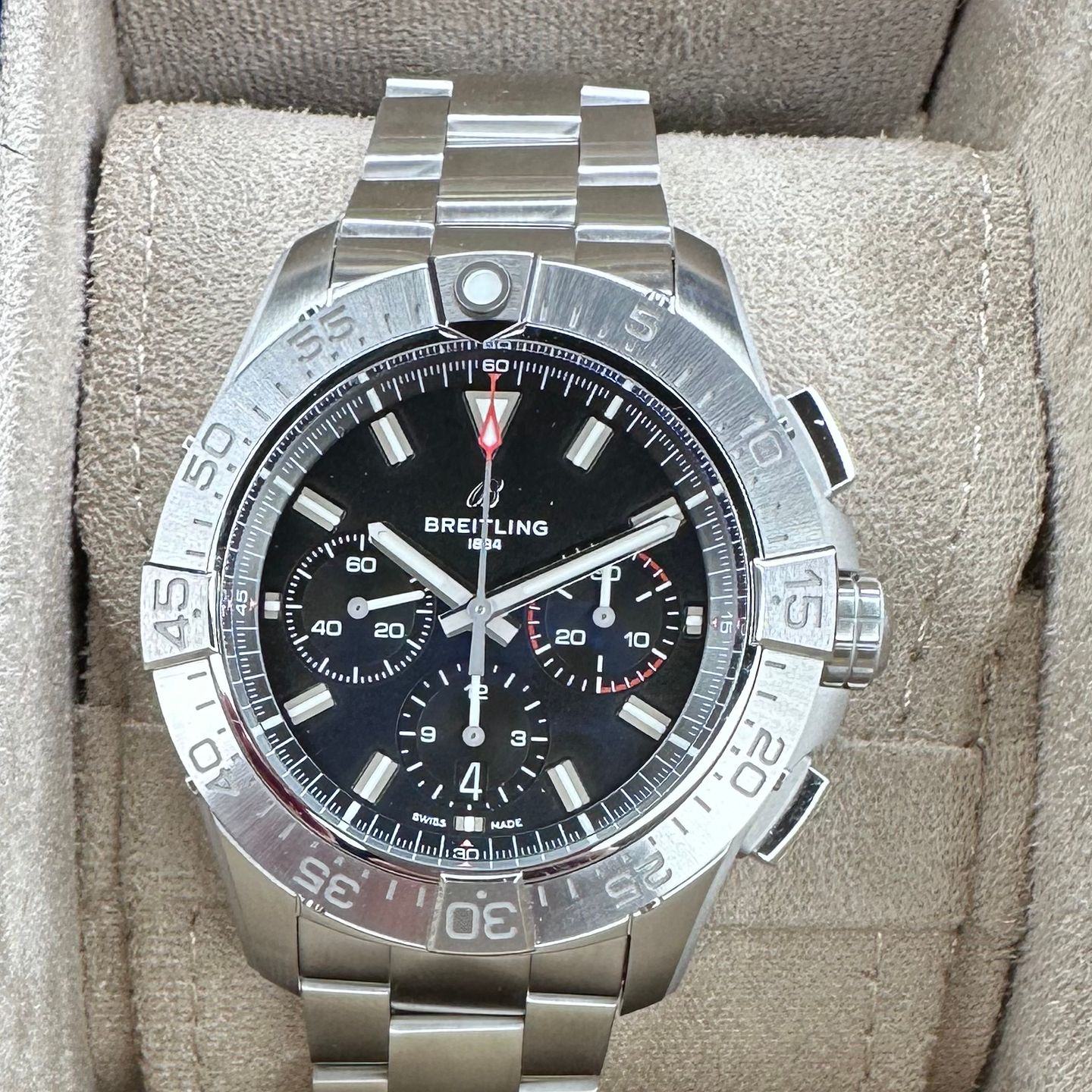 Breitling Avenger AB0147101B1A1 (2024) - Zwart wijzerplaat 44mm Staal (3/6)